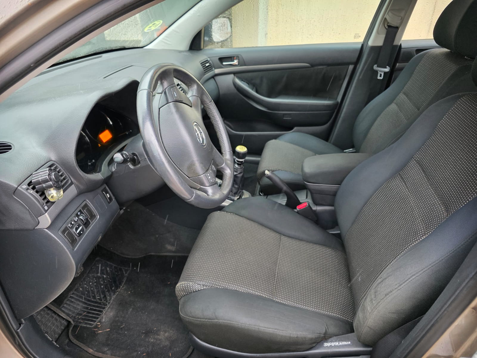 TOYOTA AVENSIS 2.2 - Miniatura 6