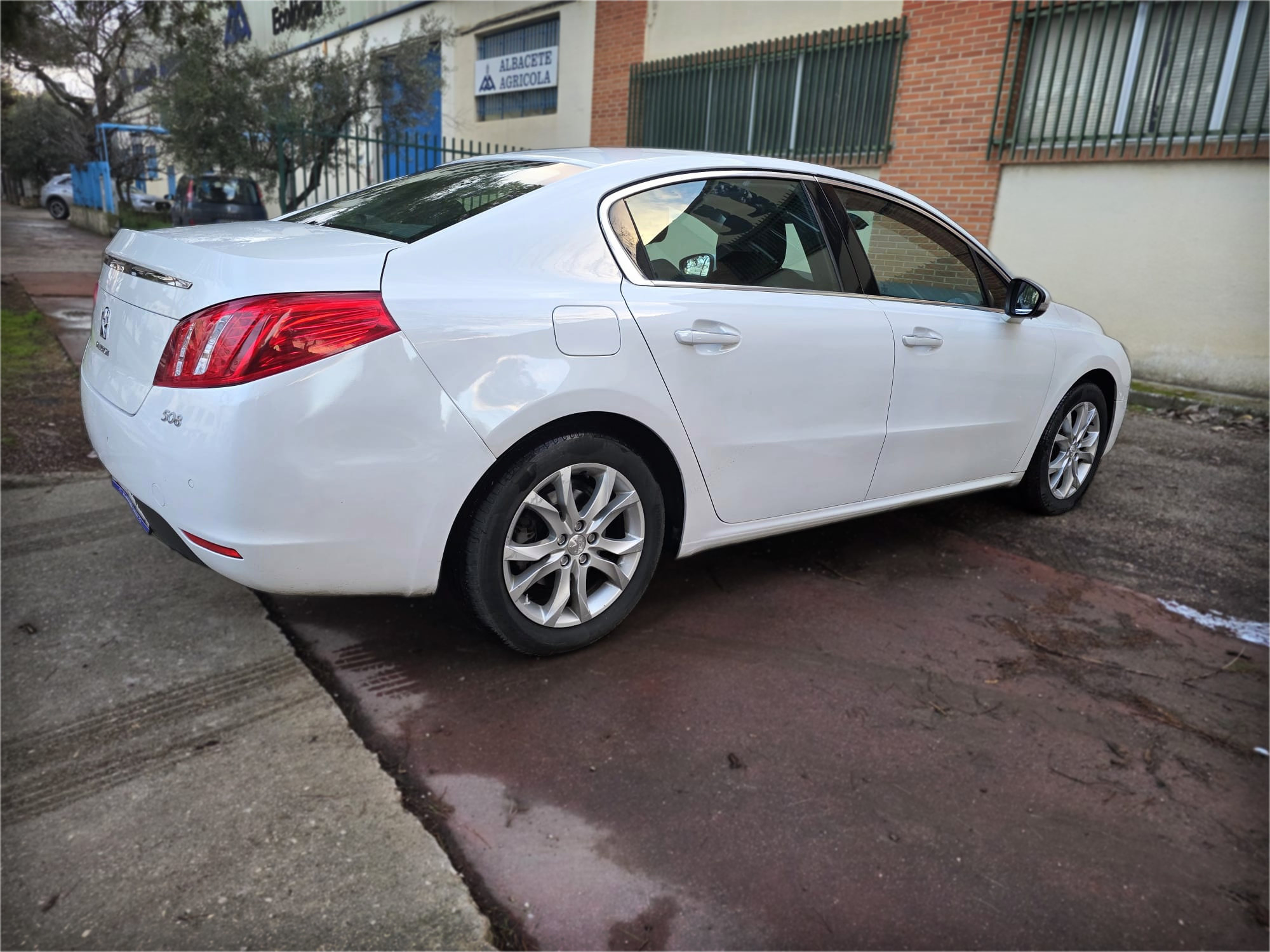 PEUGEOT 508 2.0 AUTO - Miniatura 3