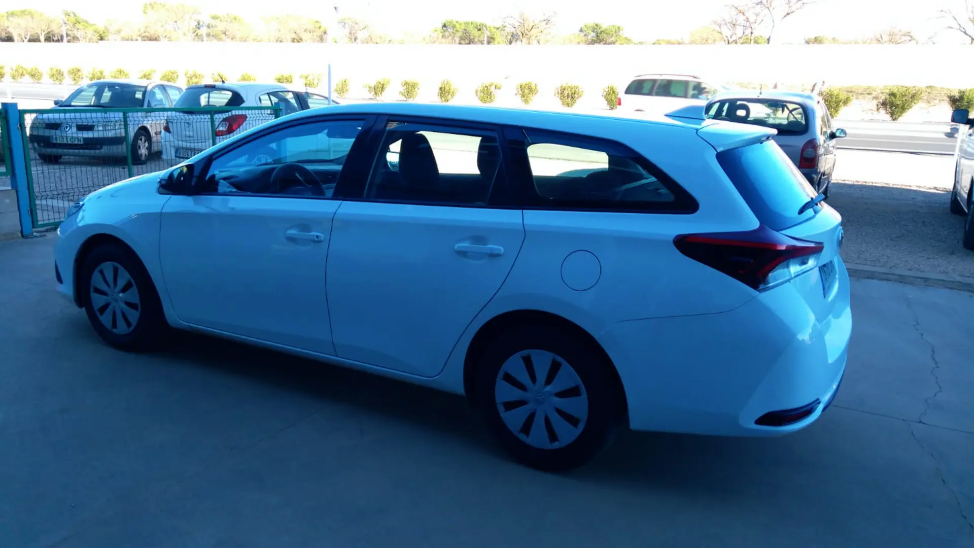 TOYOTA AURIS 1.4 D RANCHERA - Miniatura 2