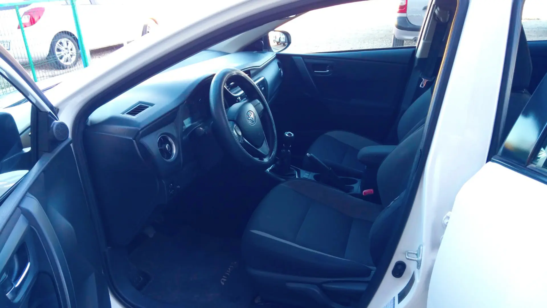 TOYOTA AURIS 1.4 D RANCHERA - Miniatura 3