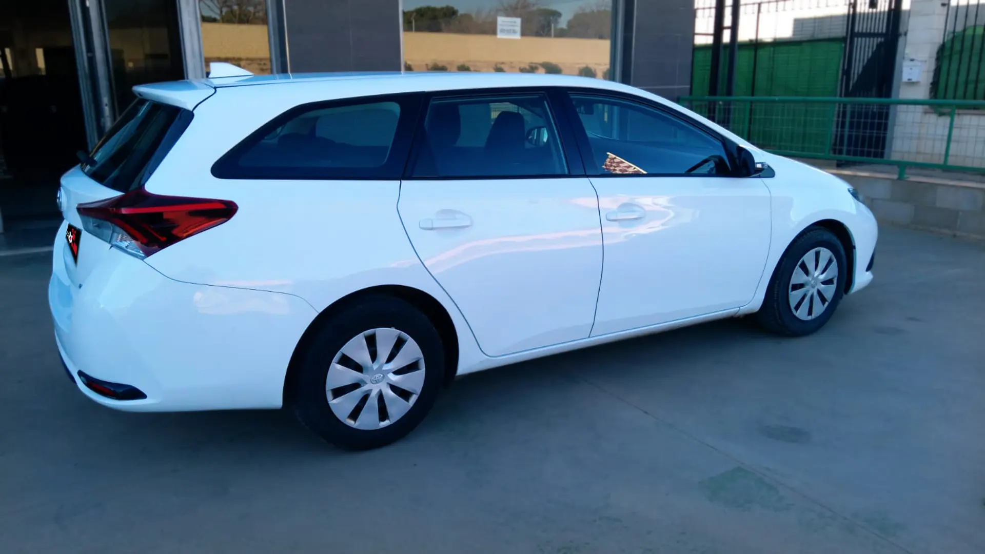 TOYOTA AURIS 1.4 D RANCHERA - Miniatura 5