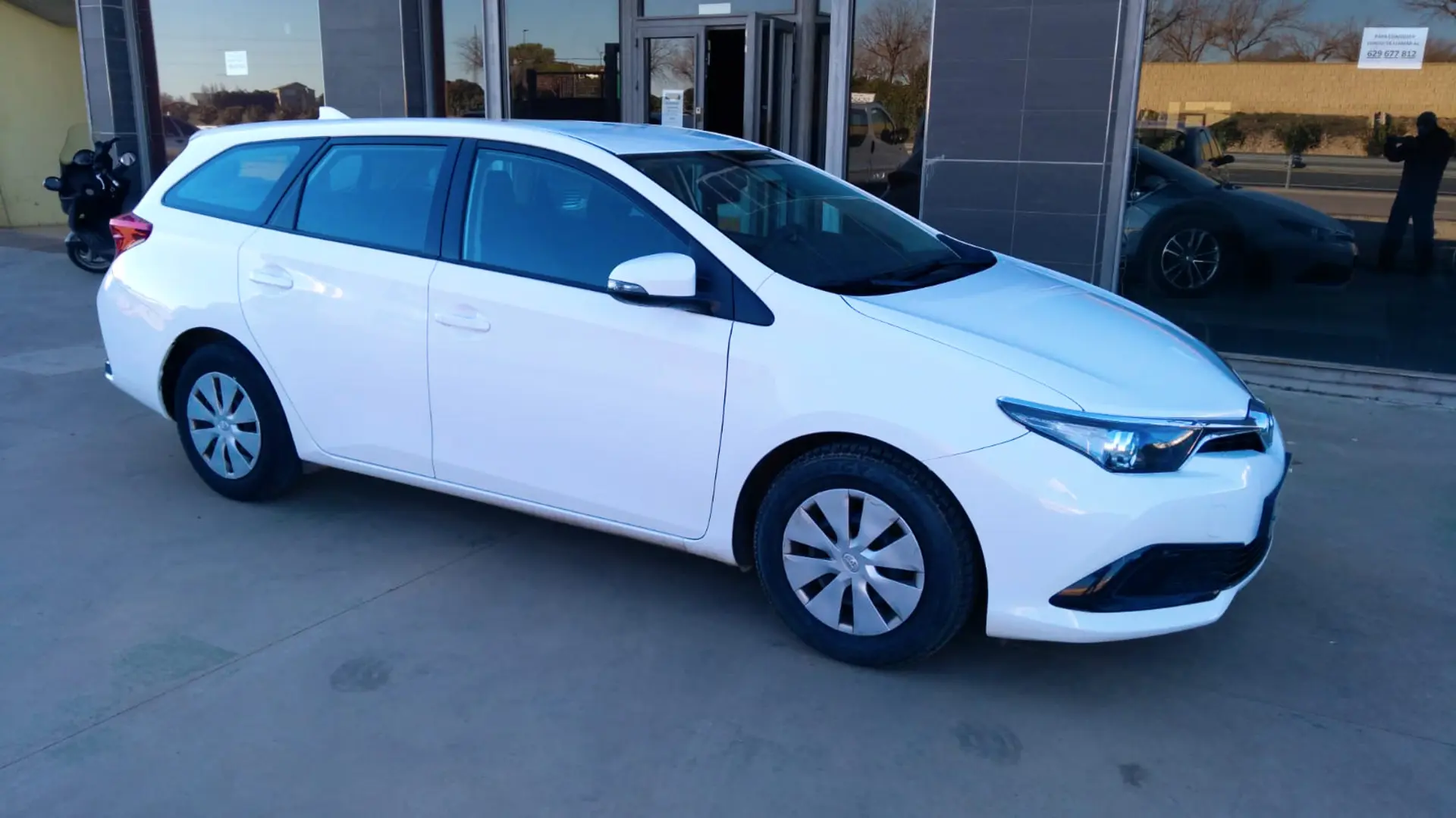 TOYOTA AURIS 1.4 D RANCHERA - Miniatura 6