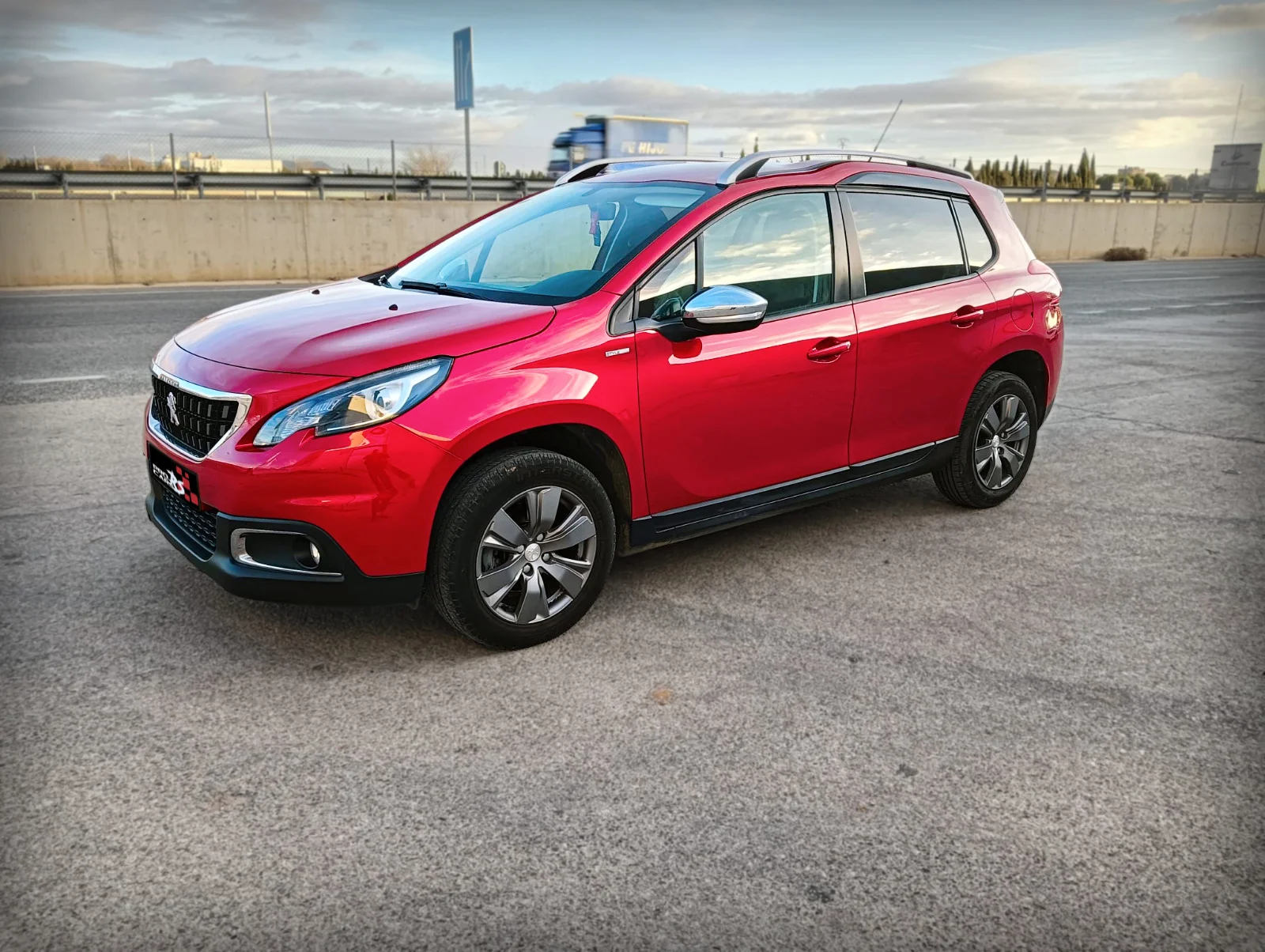 PEUGEOT 2008 1.6 HDI ALLURE - Miniatura 2