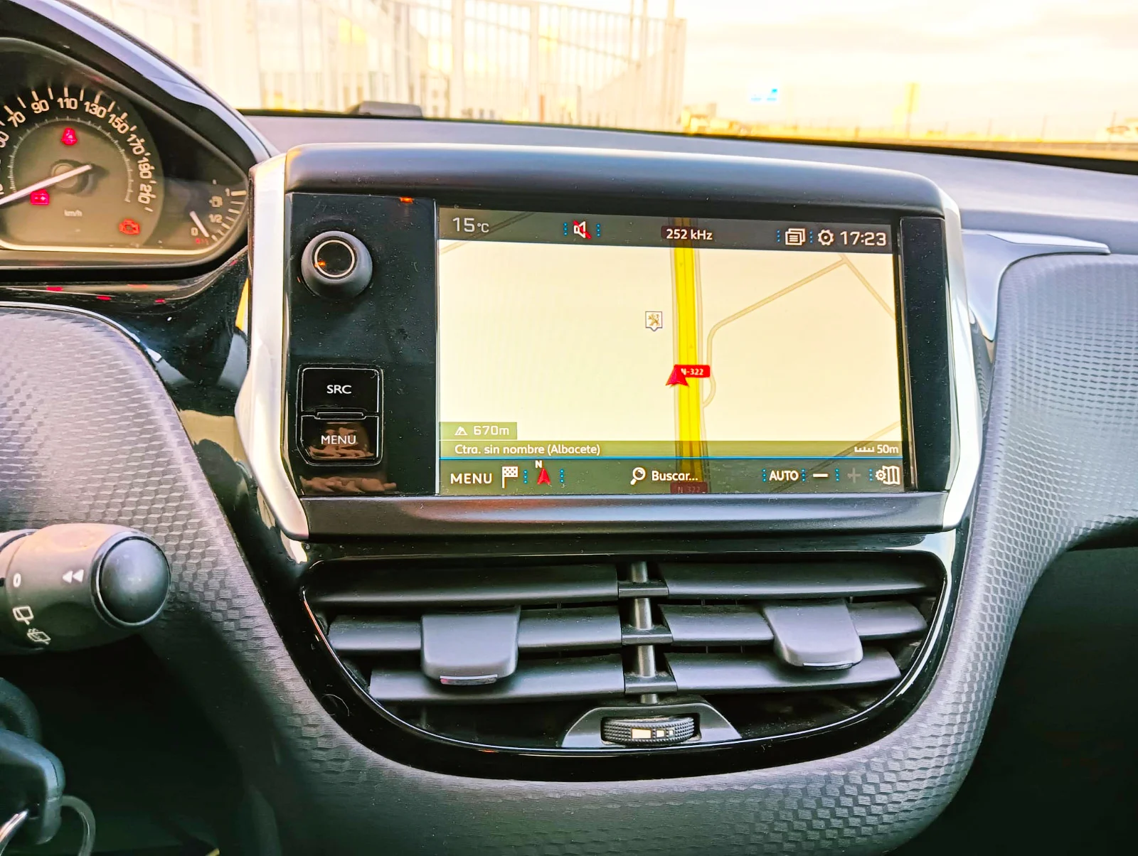 PEUGEOT 2008 1.6 HDI ALLURE - Miniatura 5
