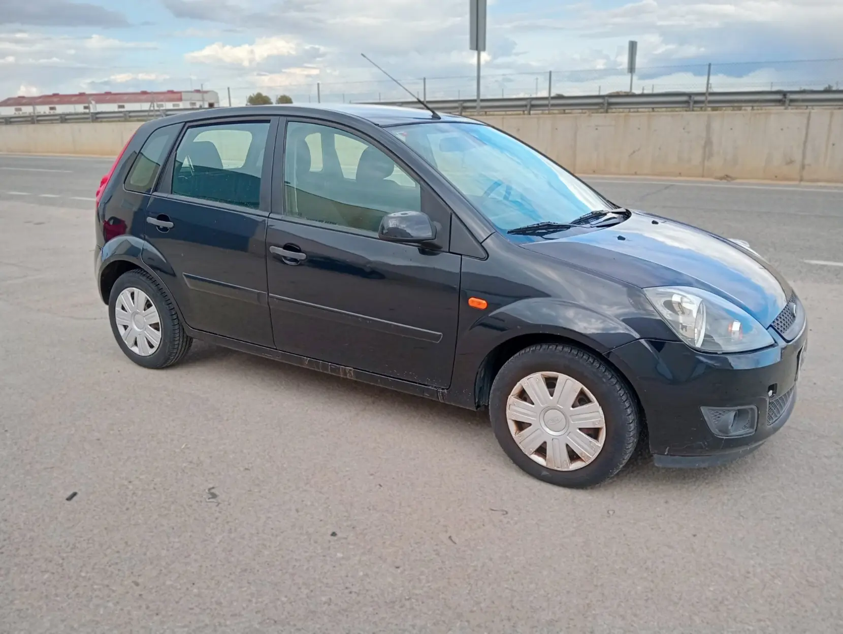 FORD FIESTA - Miniatura 2