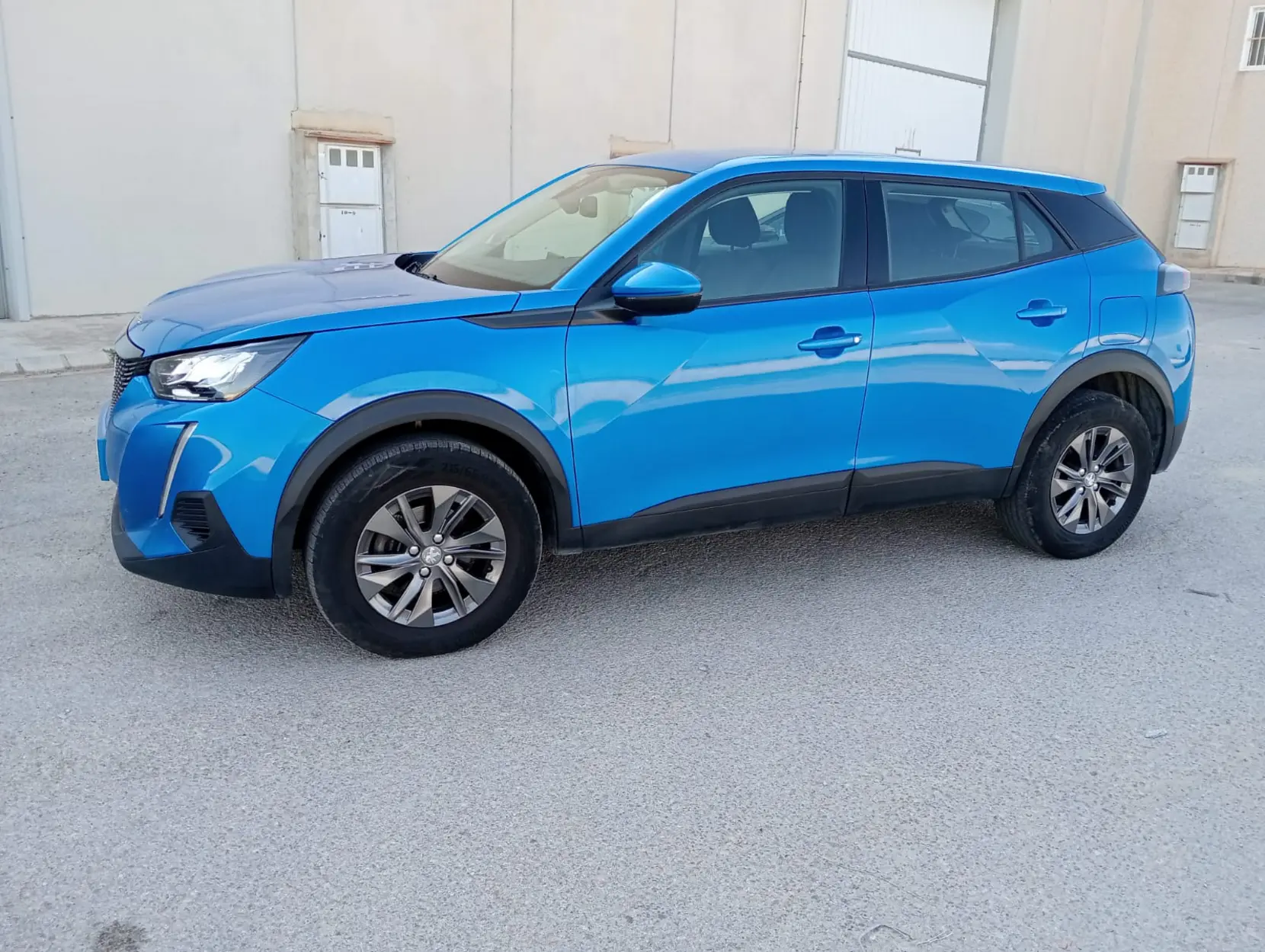 PEUGEOT 2008 1.5 HDI - Miniatura 4