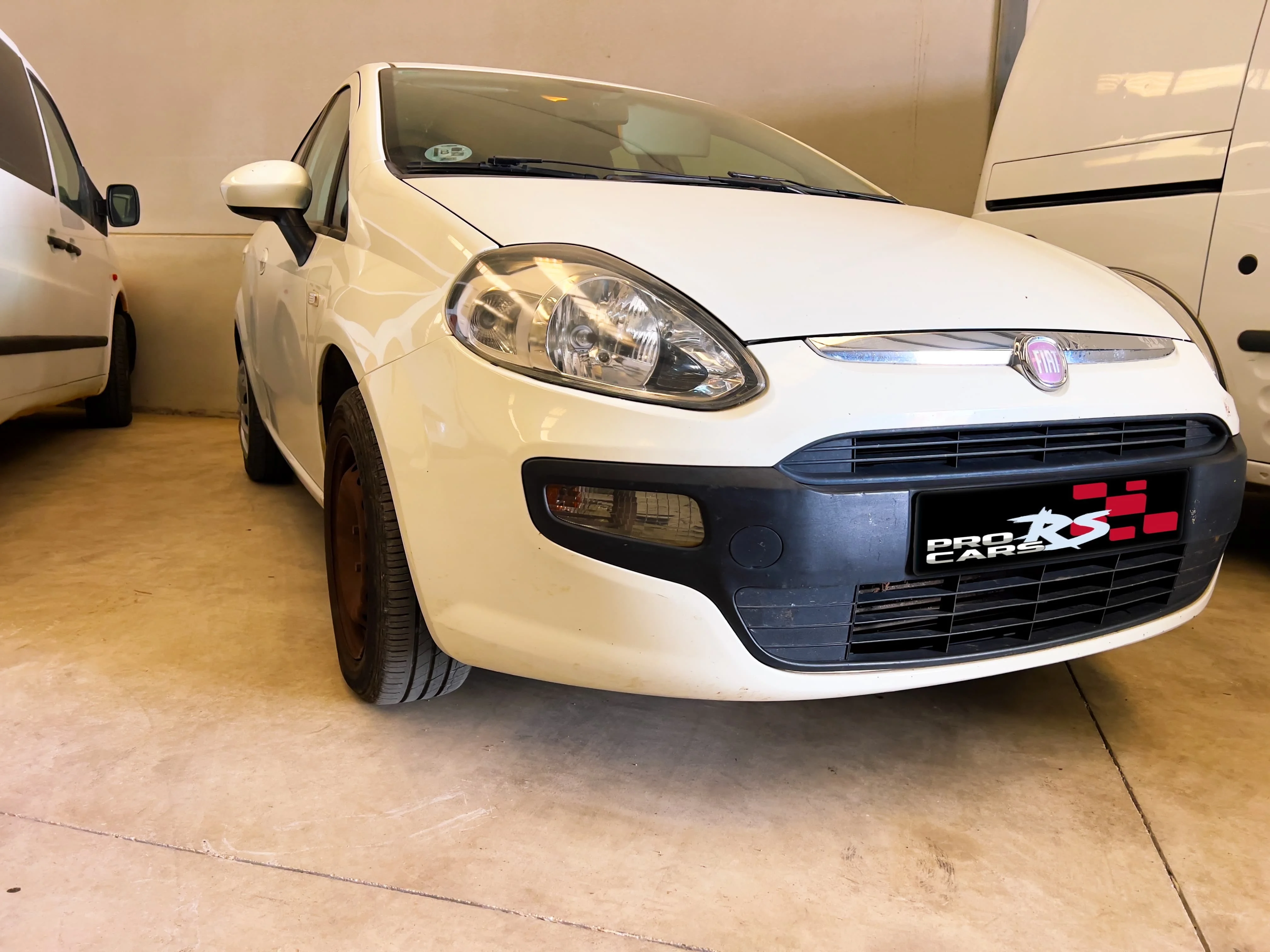 FIAT PUNTO 1.3 D - Miniatura 2