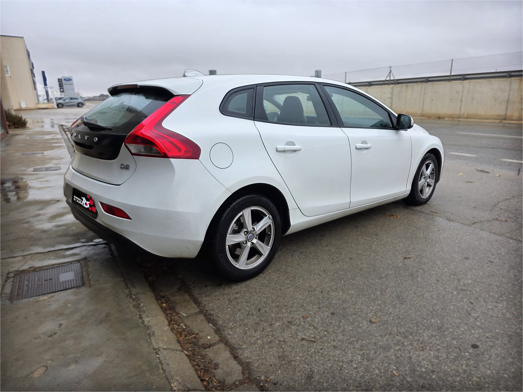 VOLVO V40 1.6 - Miniatura 4