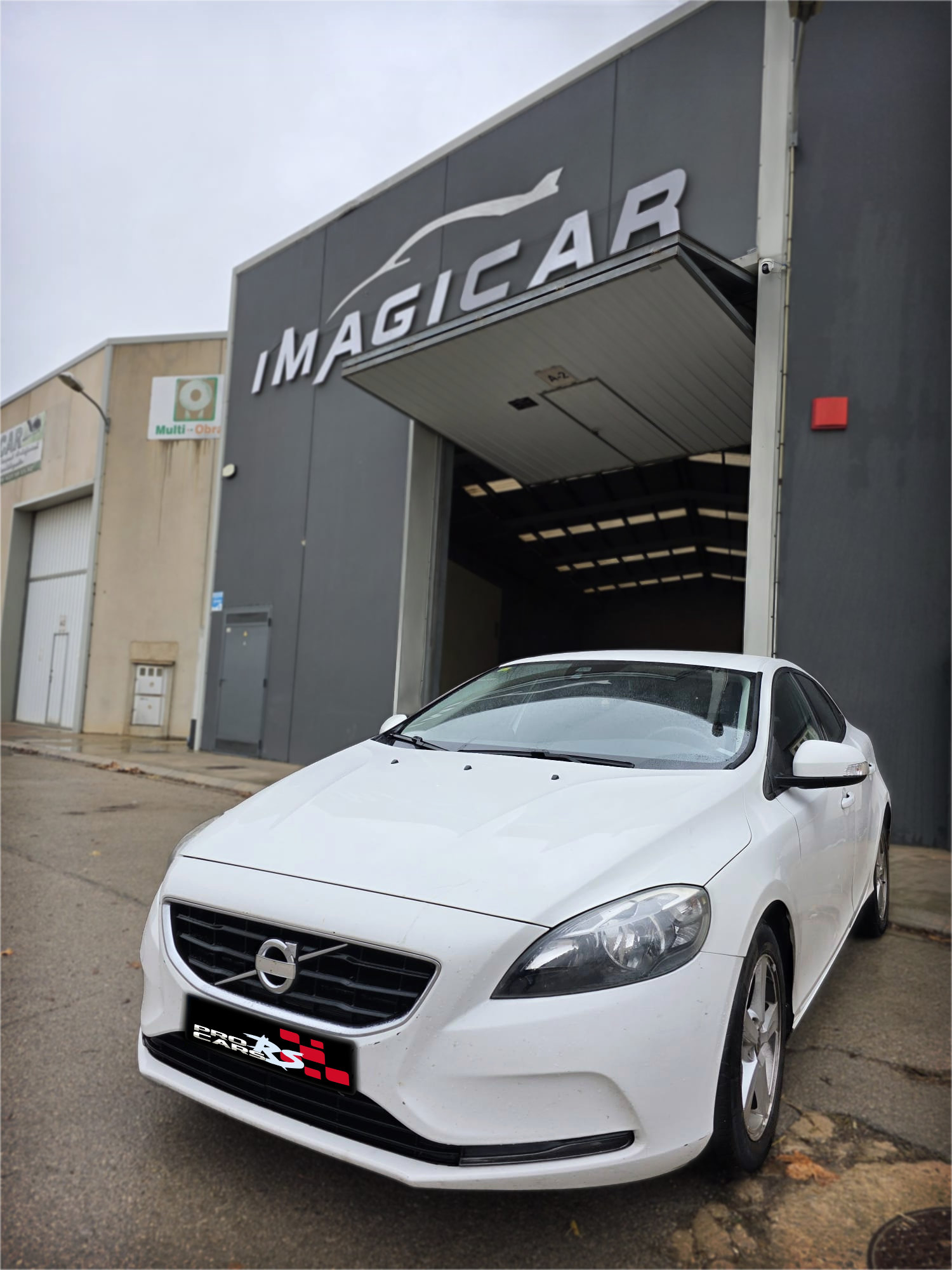 VOLVO V40 1.6 - Miniatura 3