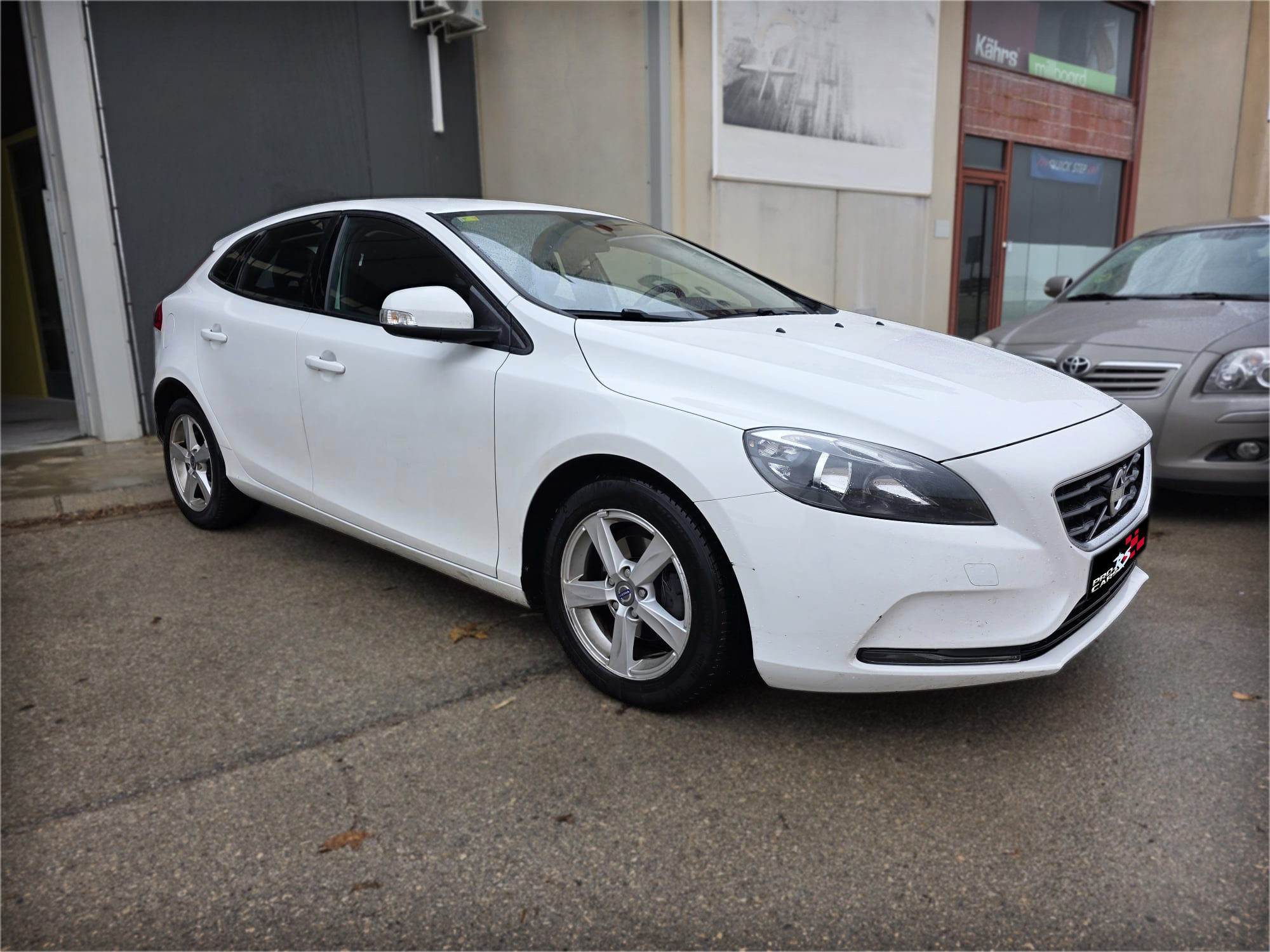 VOLVO V40 1.6