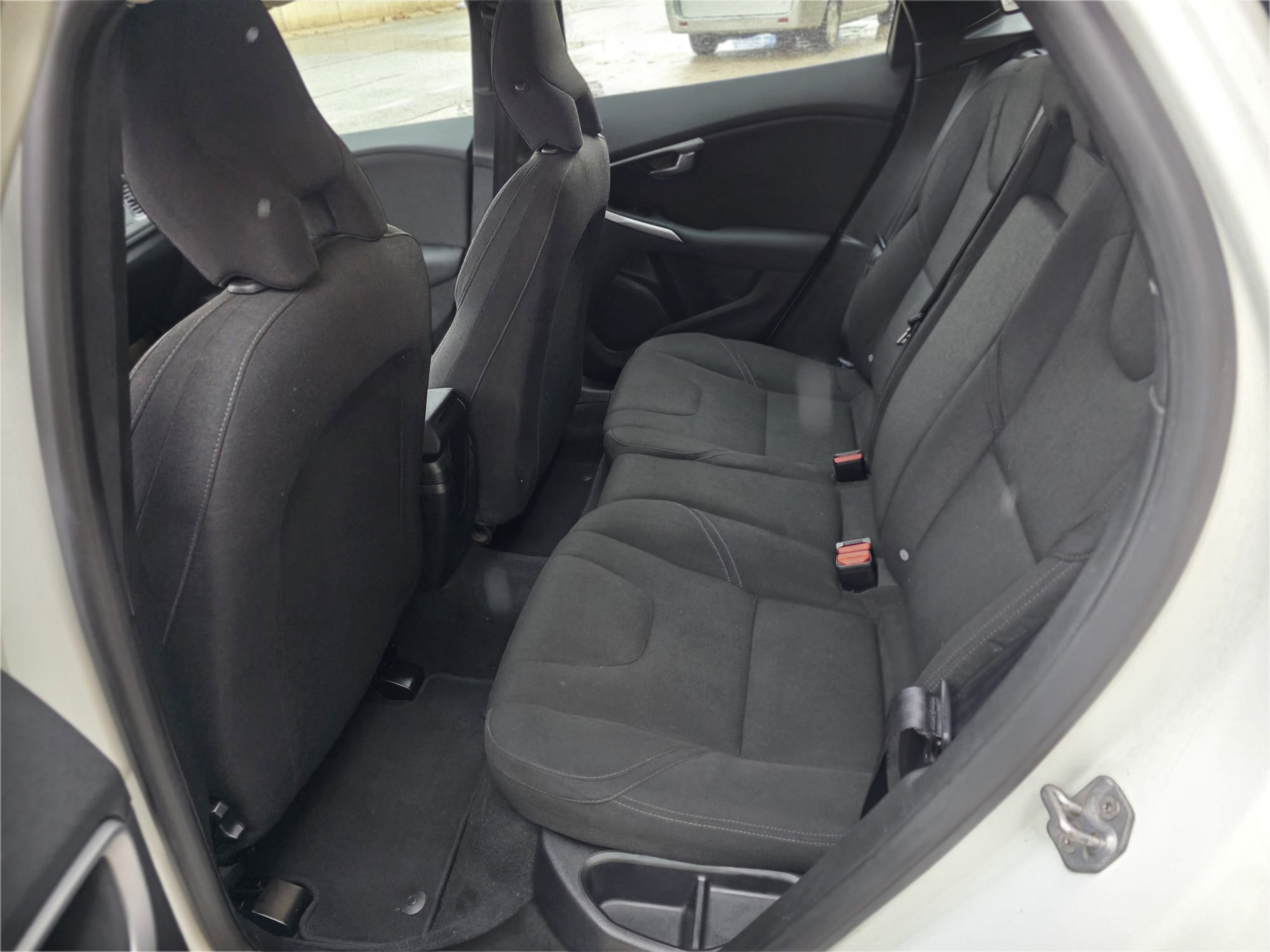 VOLVO V40 1.6 - Miniatura 6