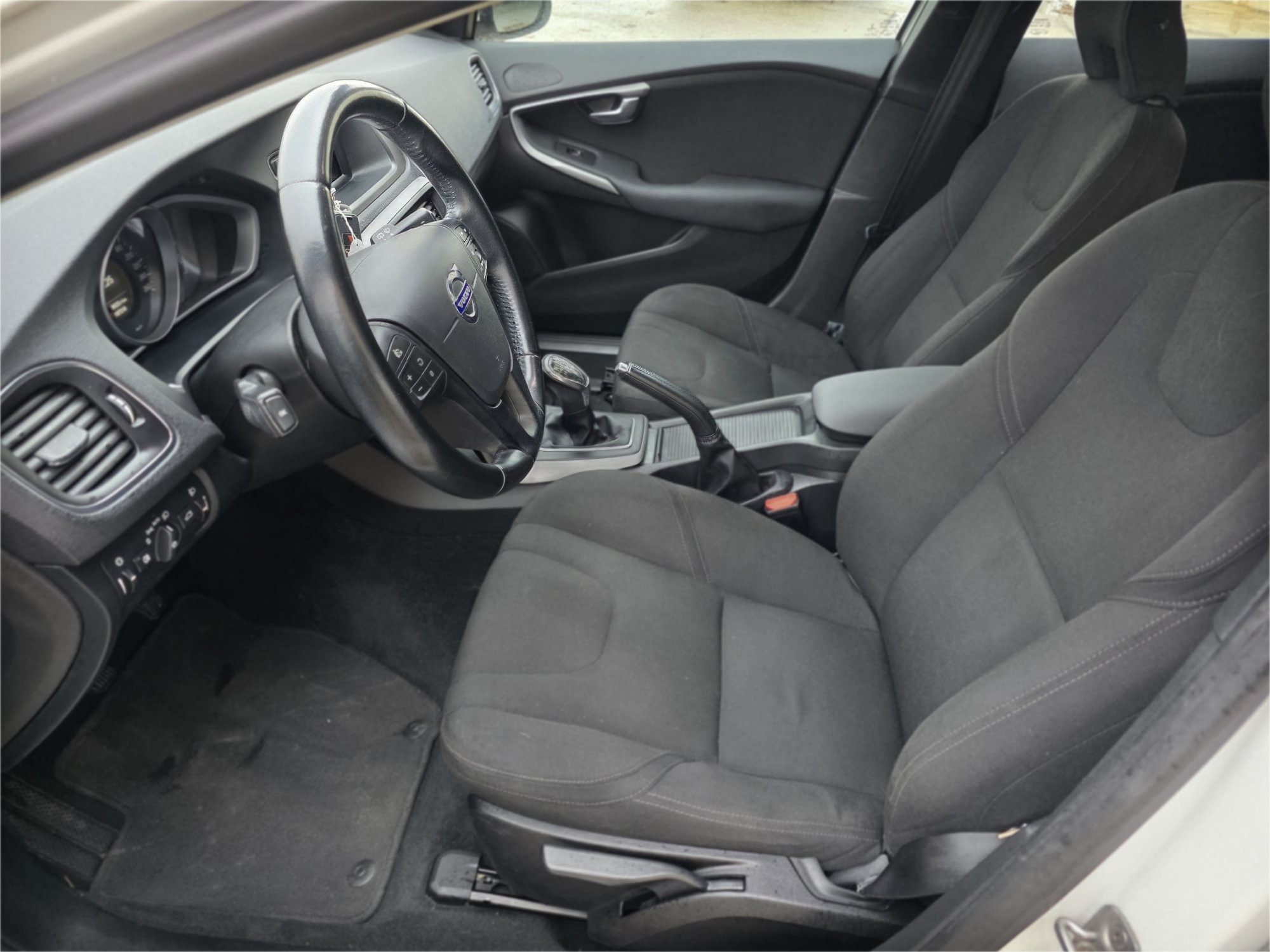 VOLVO V40 1.6 - Miniatura 7