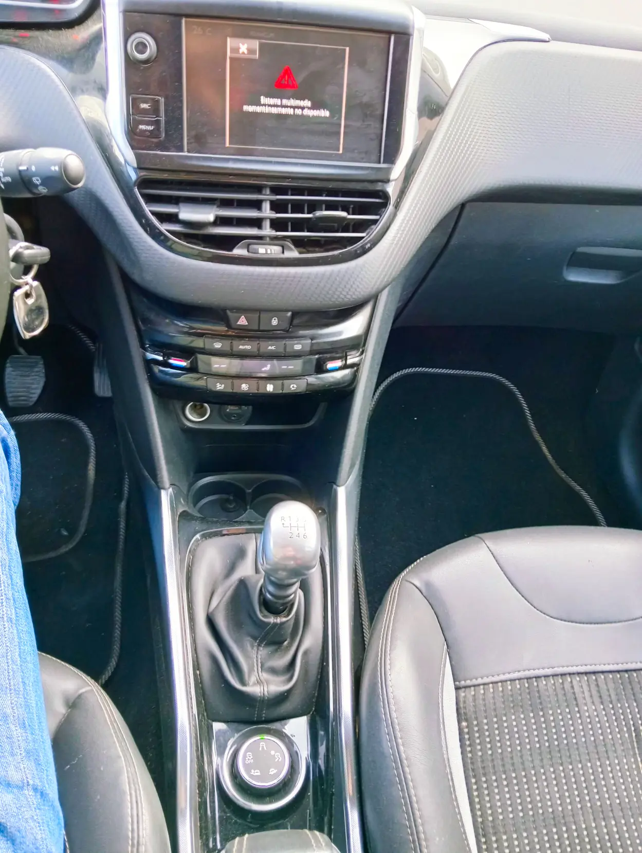 PEUGEOT 2008 1.6 HDI - Miniatura 5