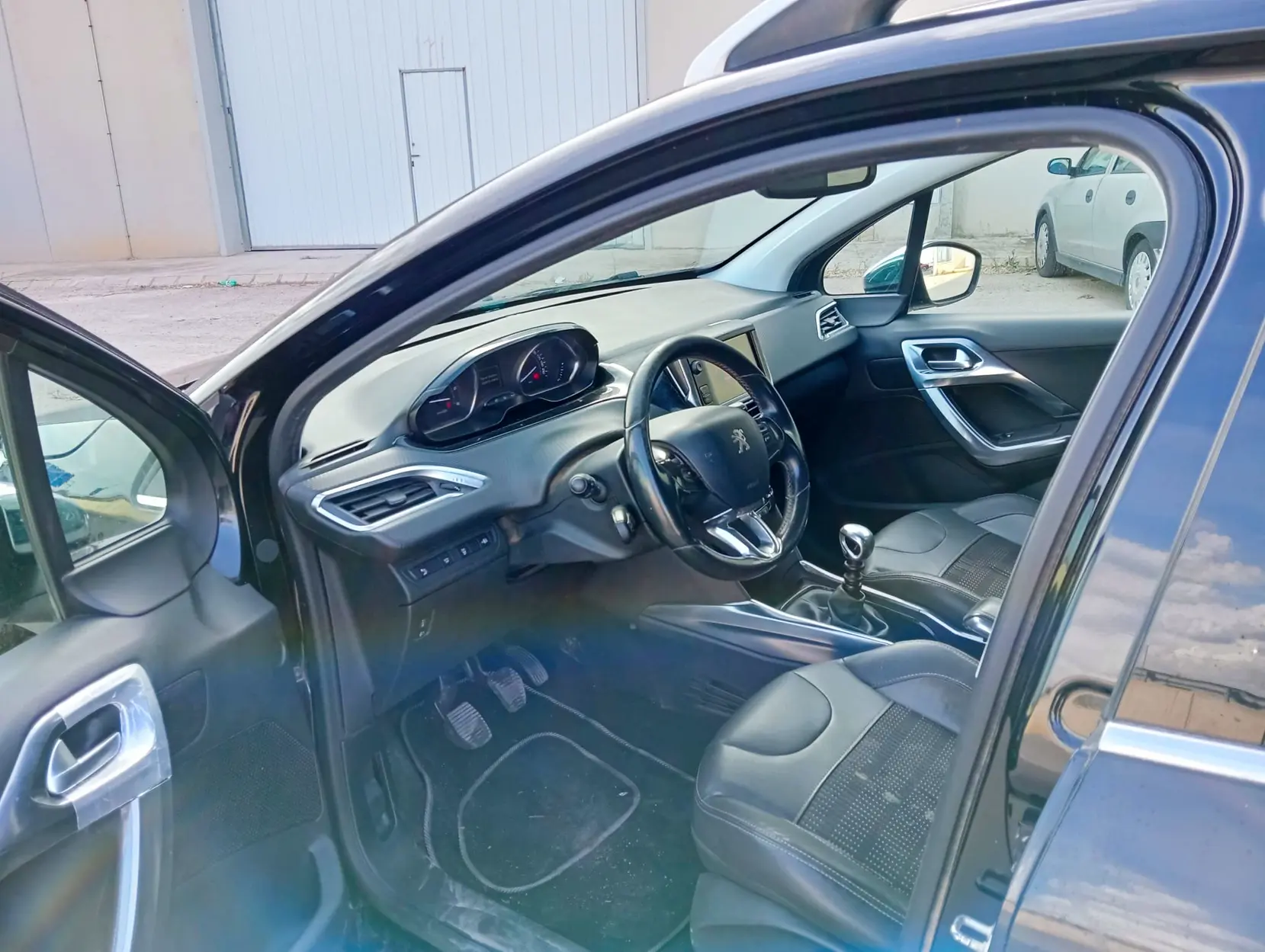PEUGEOT 2008 1.6 HDI - Miniatura 7