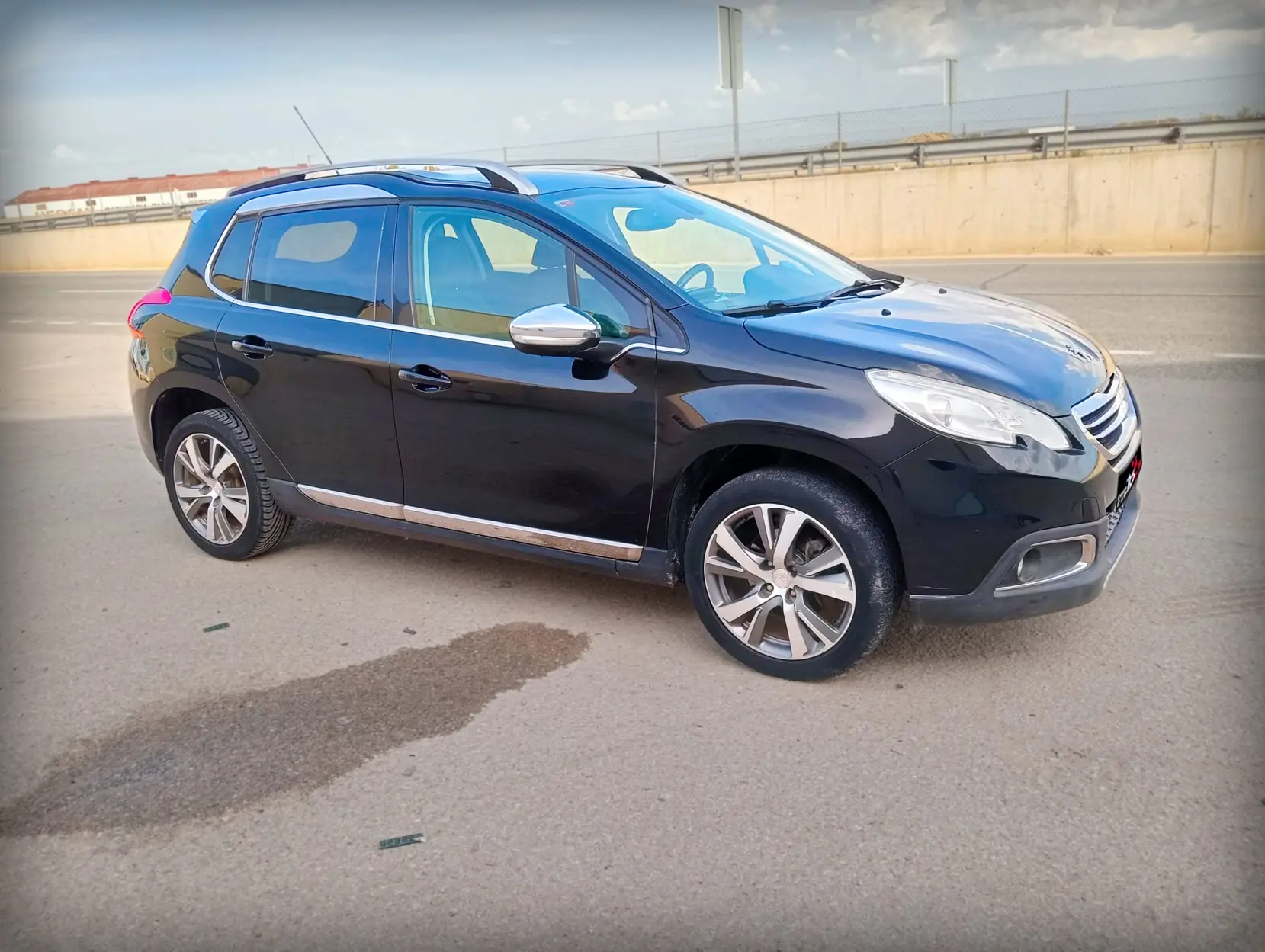 PEUGEOT 2008 1.6 HDI - Miniatura 2