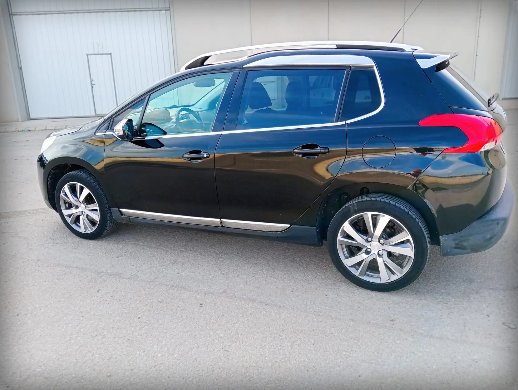 PEUGEOT 2008 1.6 HDI - Miniatura 4