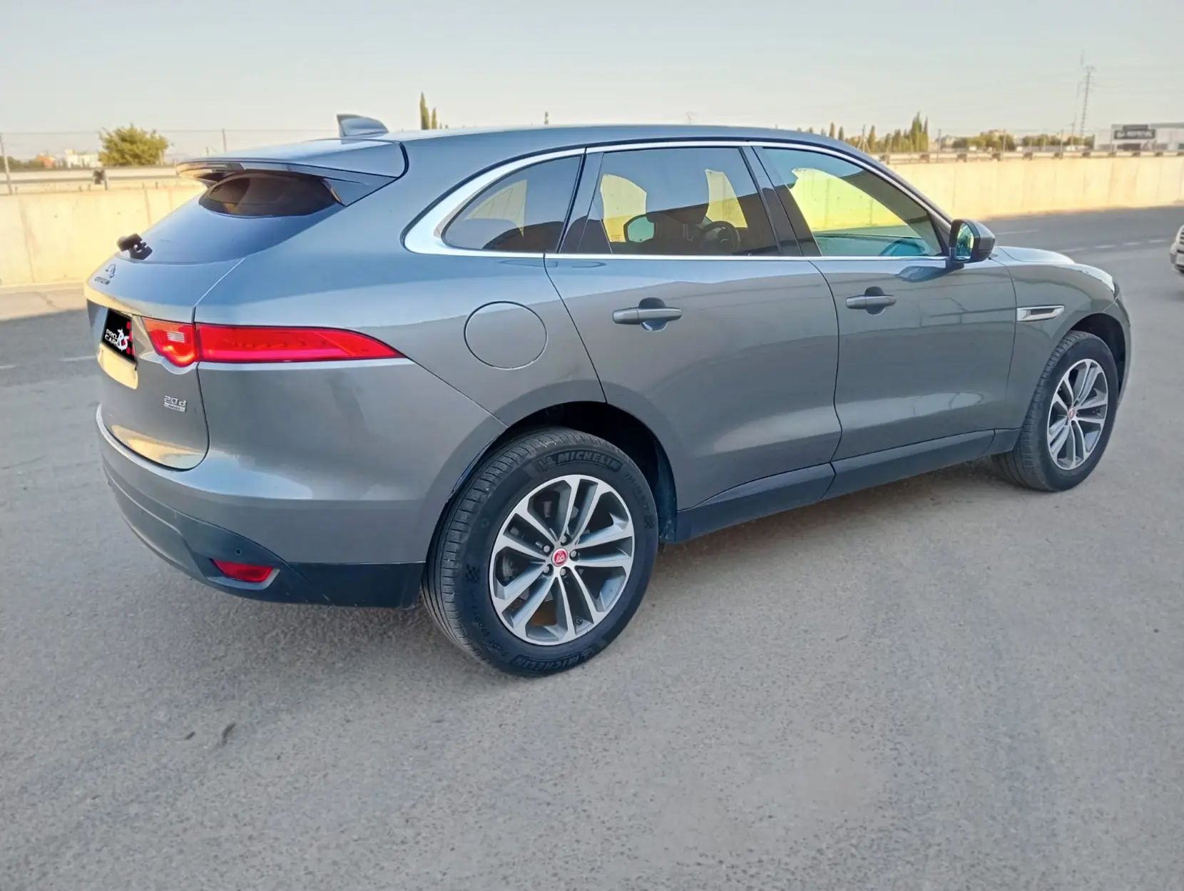 JAGUAR F-PACE 2.0 D - Miniatura 2