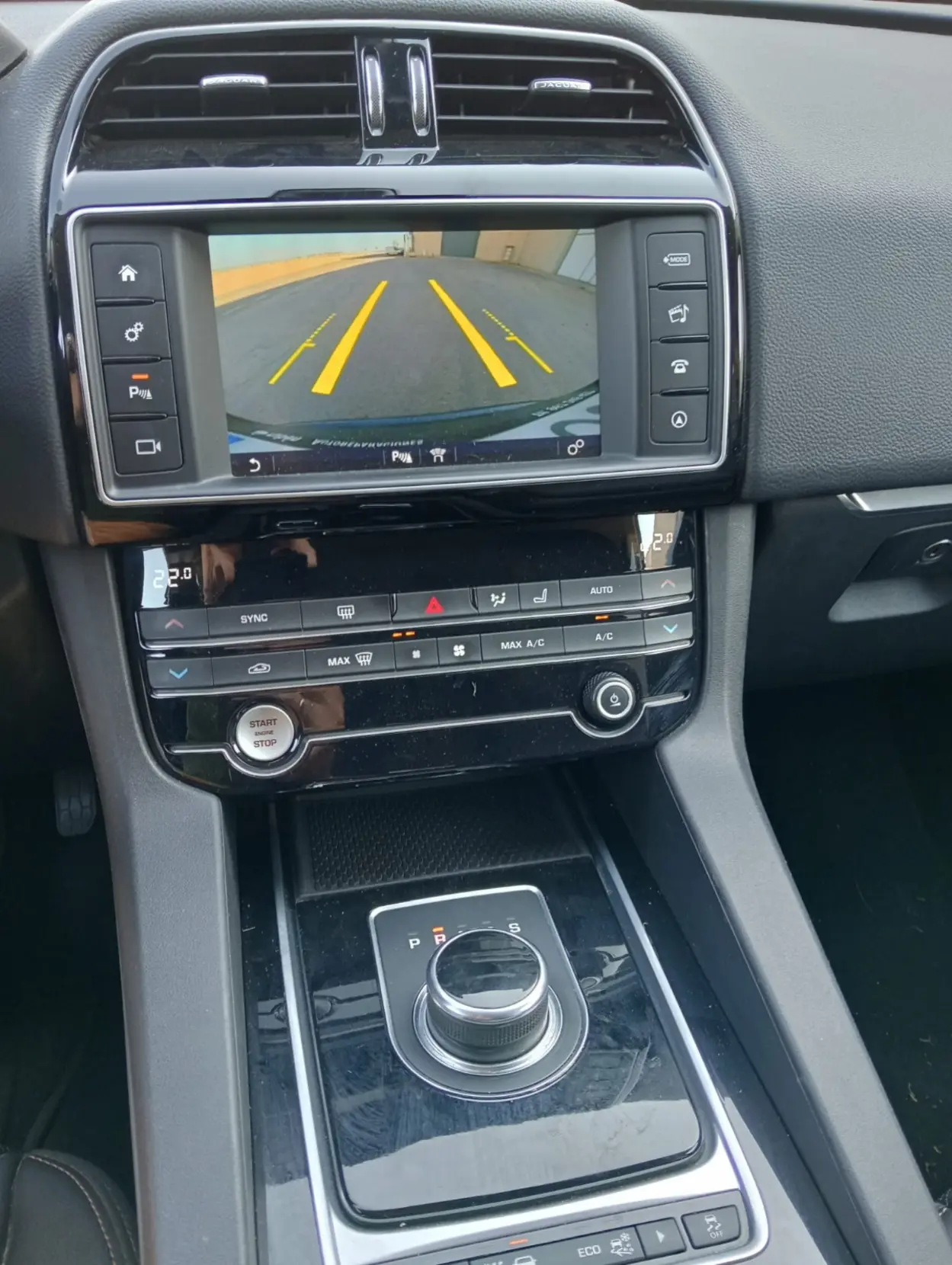JAGUAR F-PACE 2.0 D - Miniatura 3