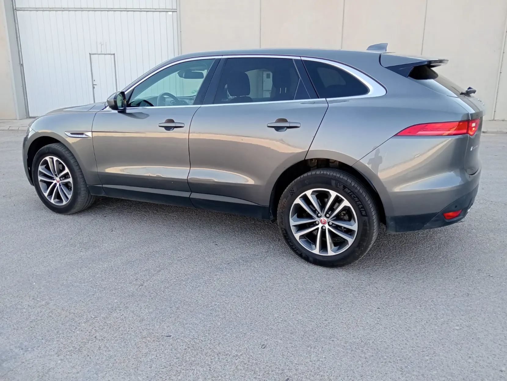 JAGUAR F-PACE 2.0 D - Miniatura 4
