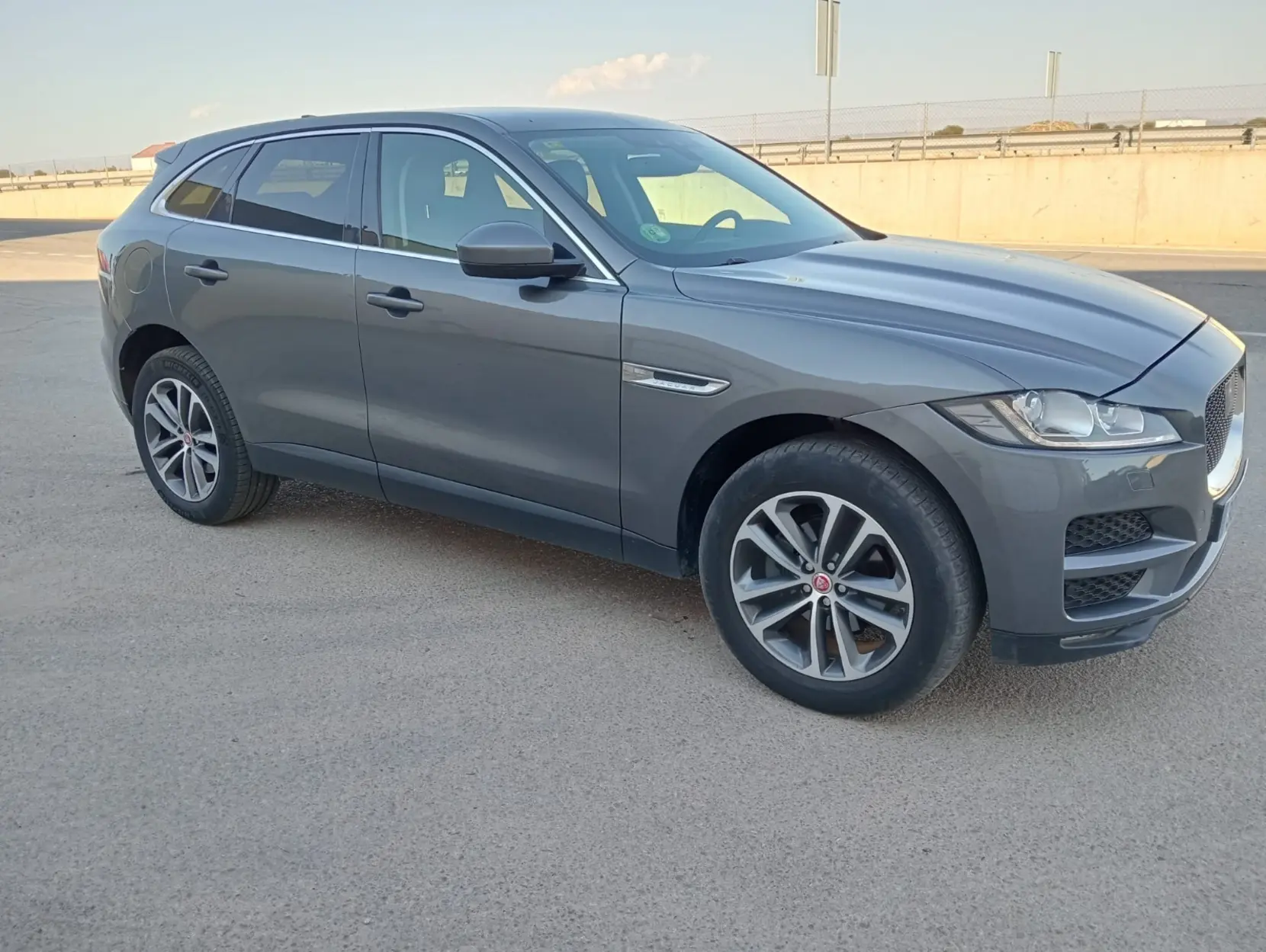 JAGUAR F-PACE 2.0 D - Miniatura 5