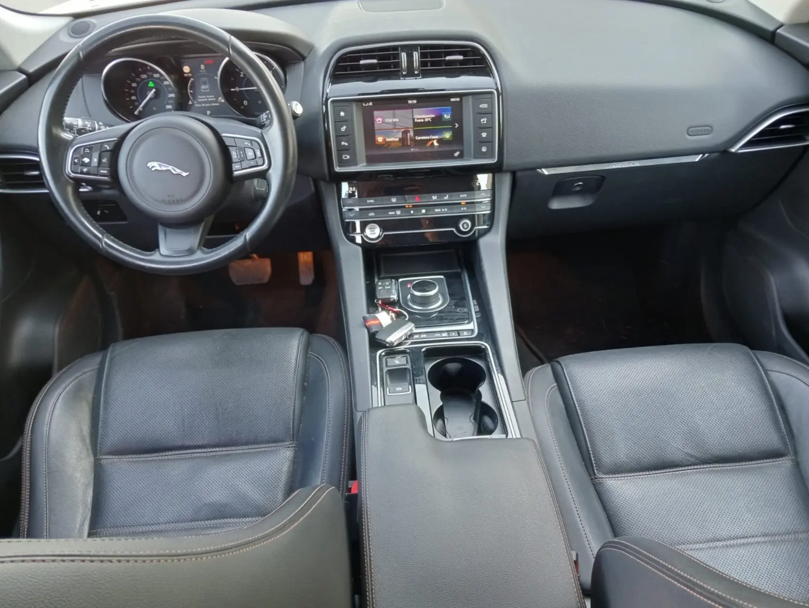 JAGUAR F-PACE 2.0 D - Miniatura 8