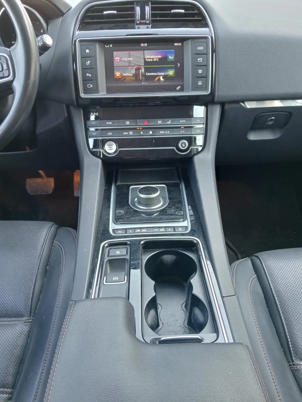 JAGUAR F-PACE 2.0 D - Miniatura 9