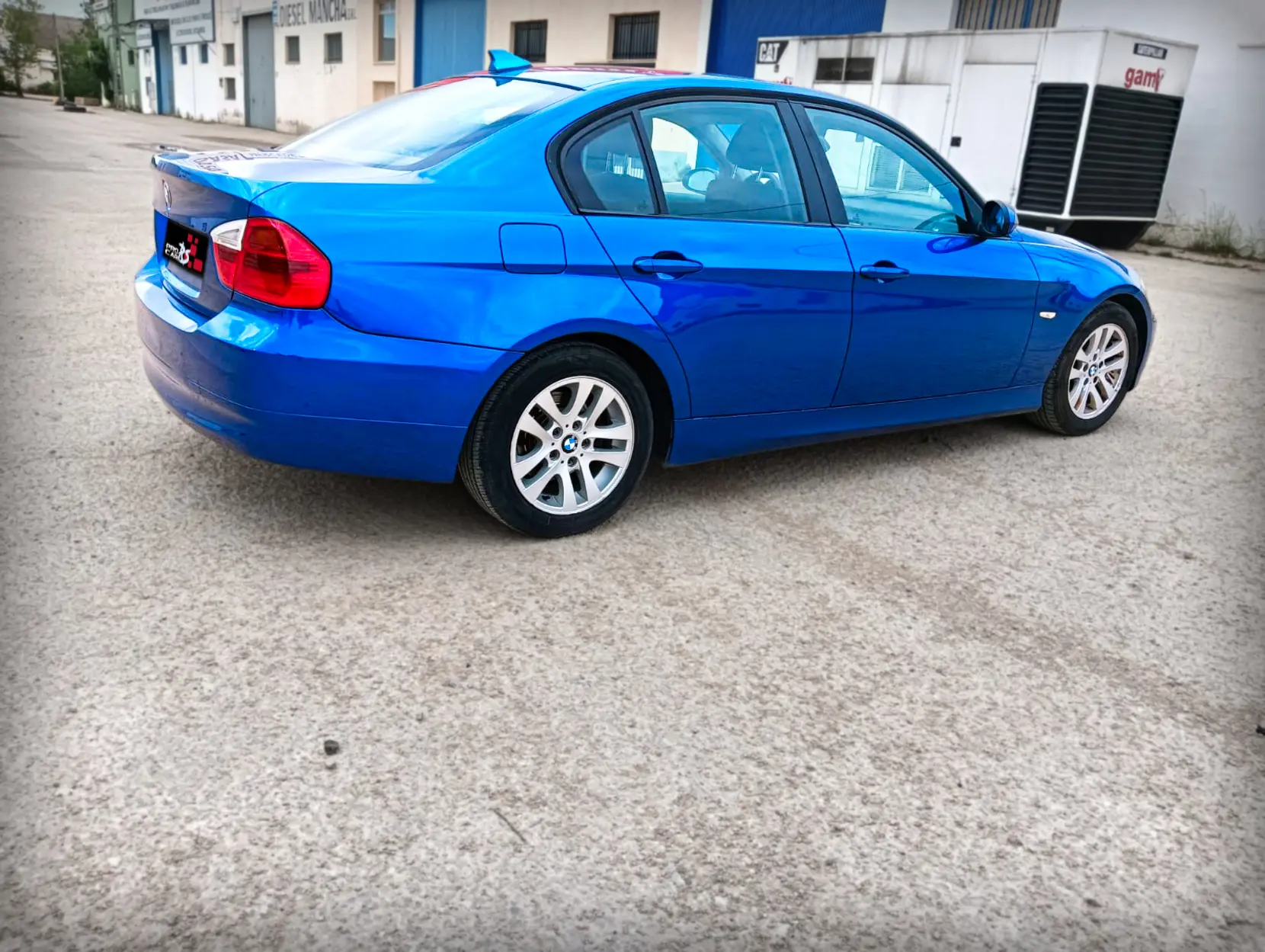BMW 318D  2.0 - Miniatura 3