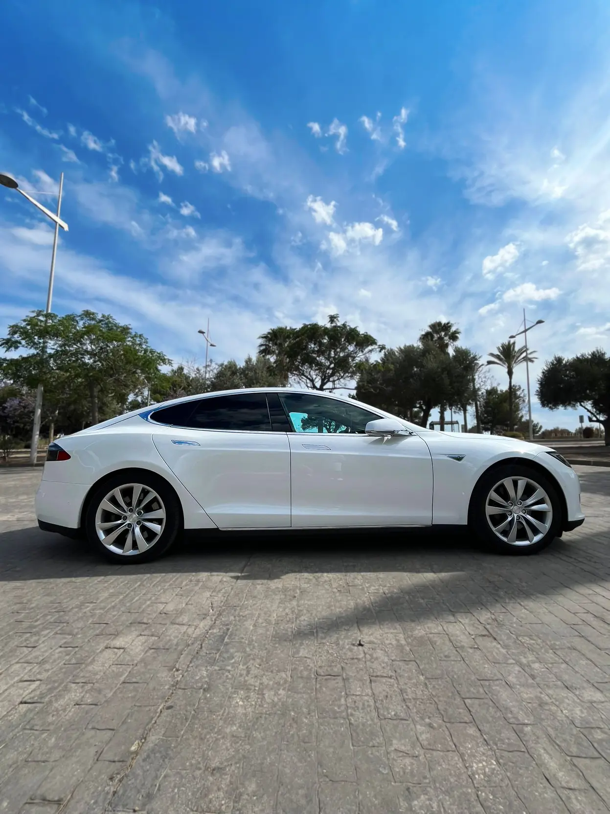 TESLA MODEL S - Miniatura 2