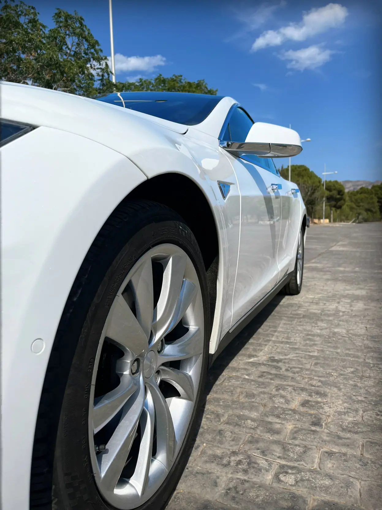 TESLA MODEL S - Miniatura 4