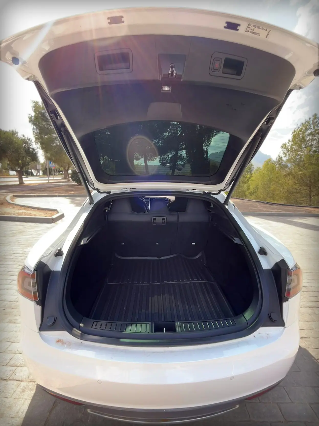 TESLA MODEL S - Miniatura 14