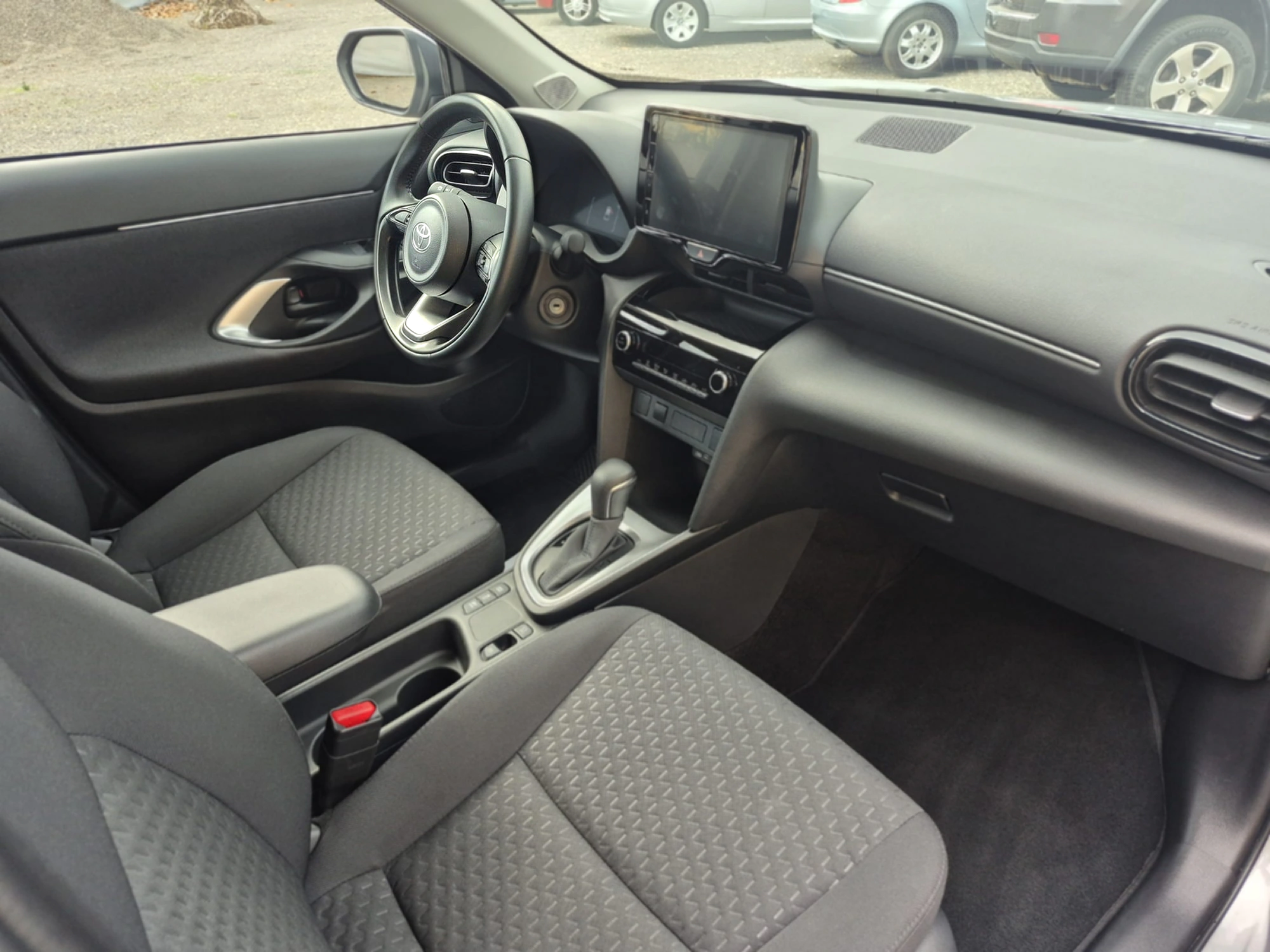 TOYOTA YARIS CROSS - Miniatura 6