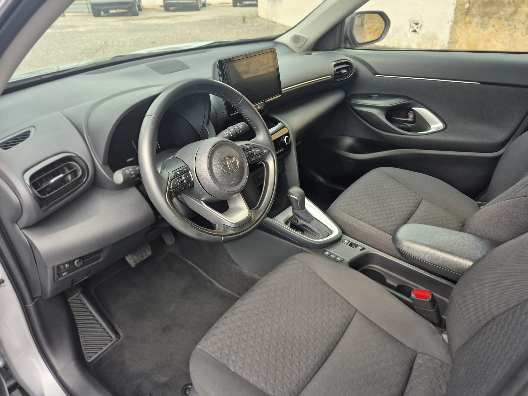 TOYOTA YARIS CROSS - Miniatura 8