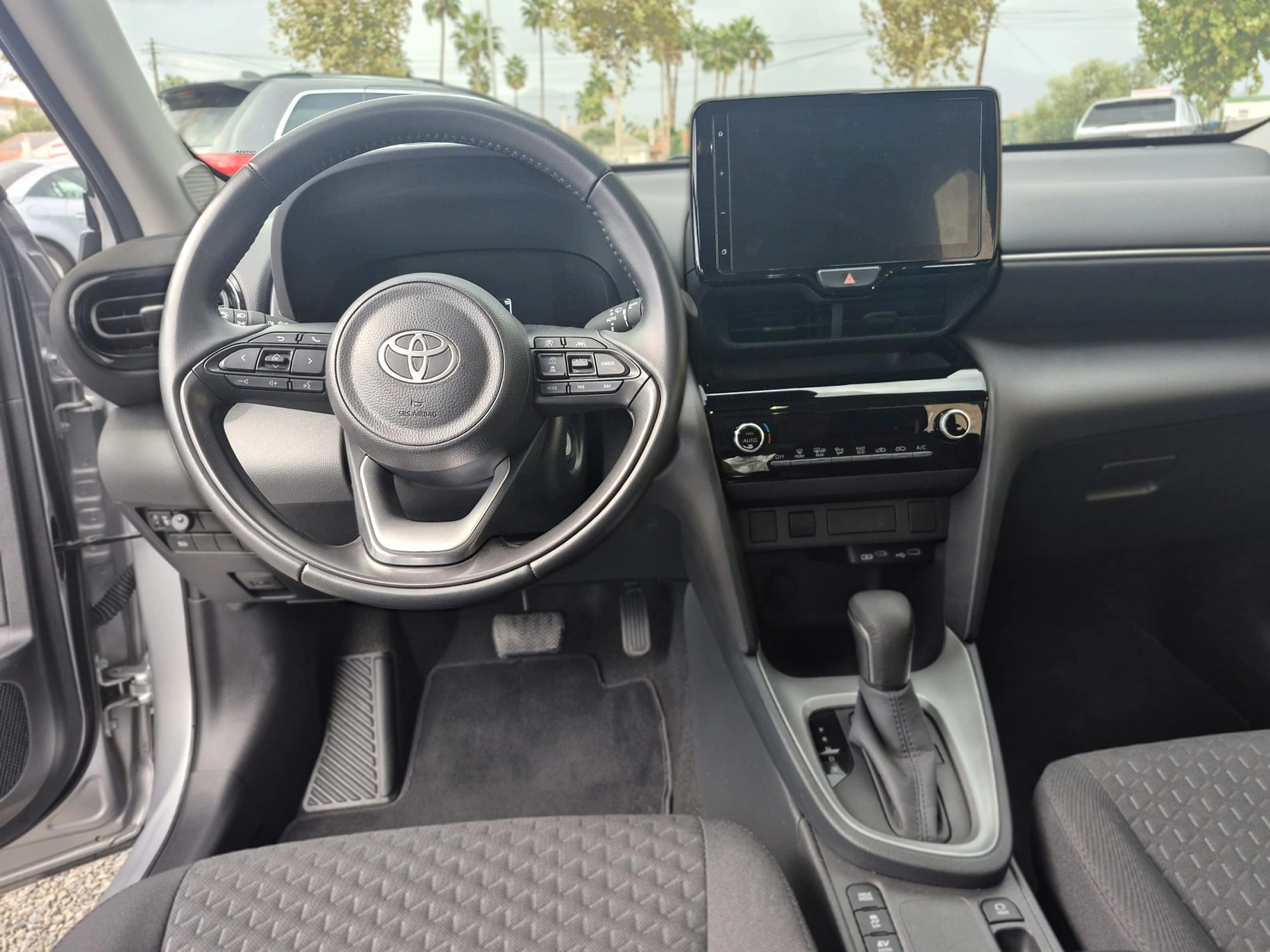 TOYOTA YARIS CROSS - Miniatura 9