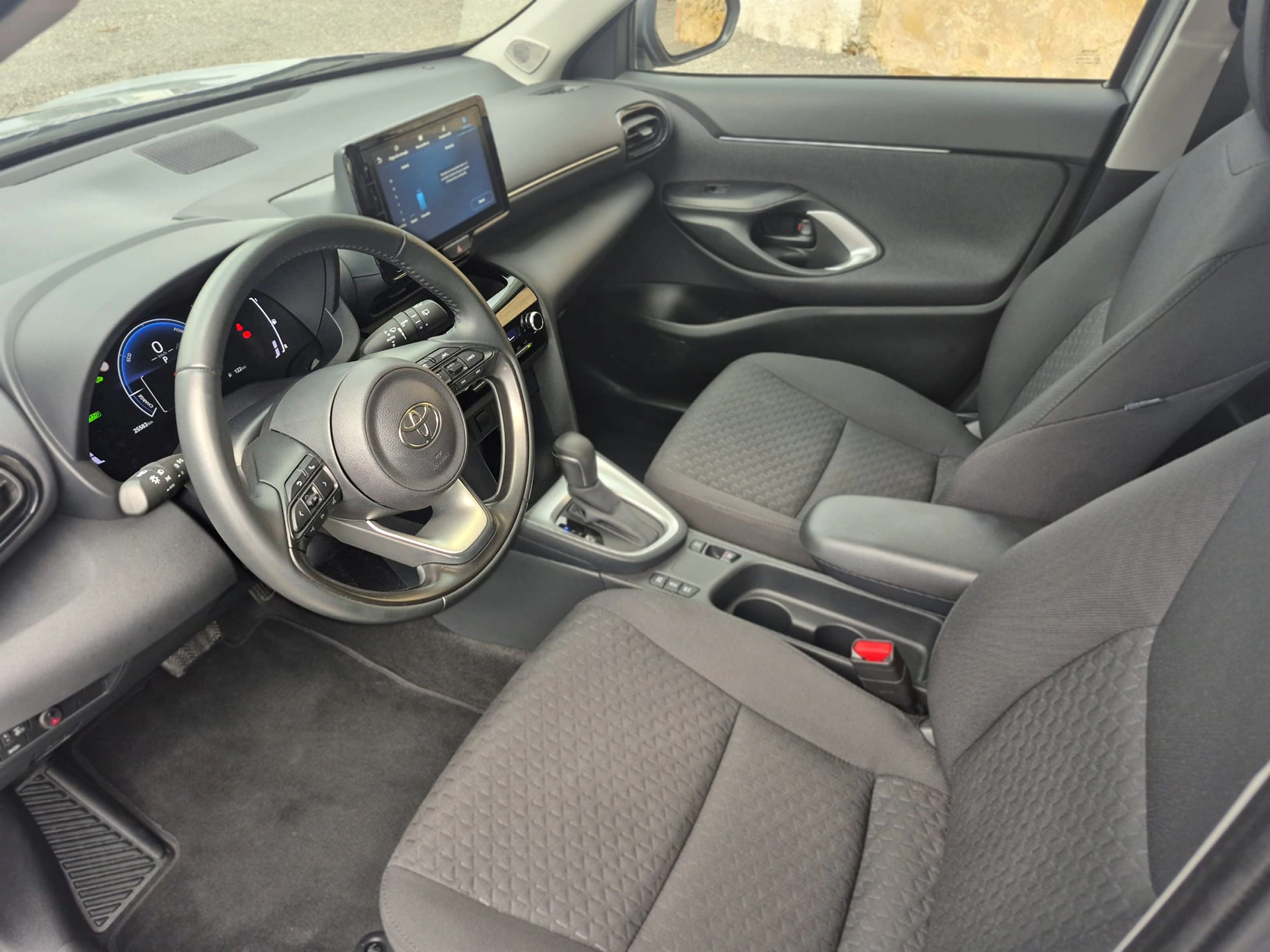 TOYOTA YARIS CROSS - Miniatura 12