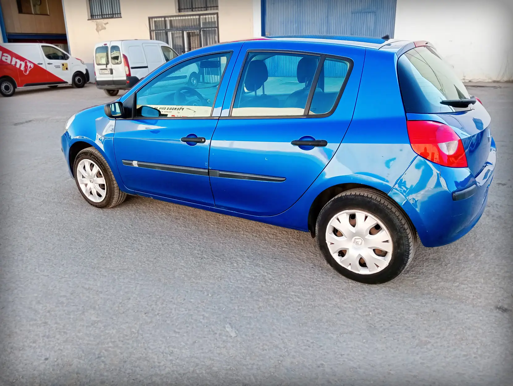 RENAULT CLIO 1.5 D - Miniatura 3