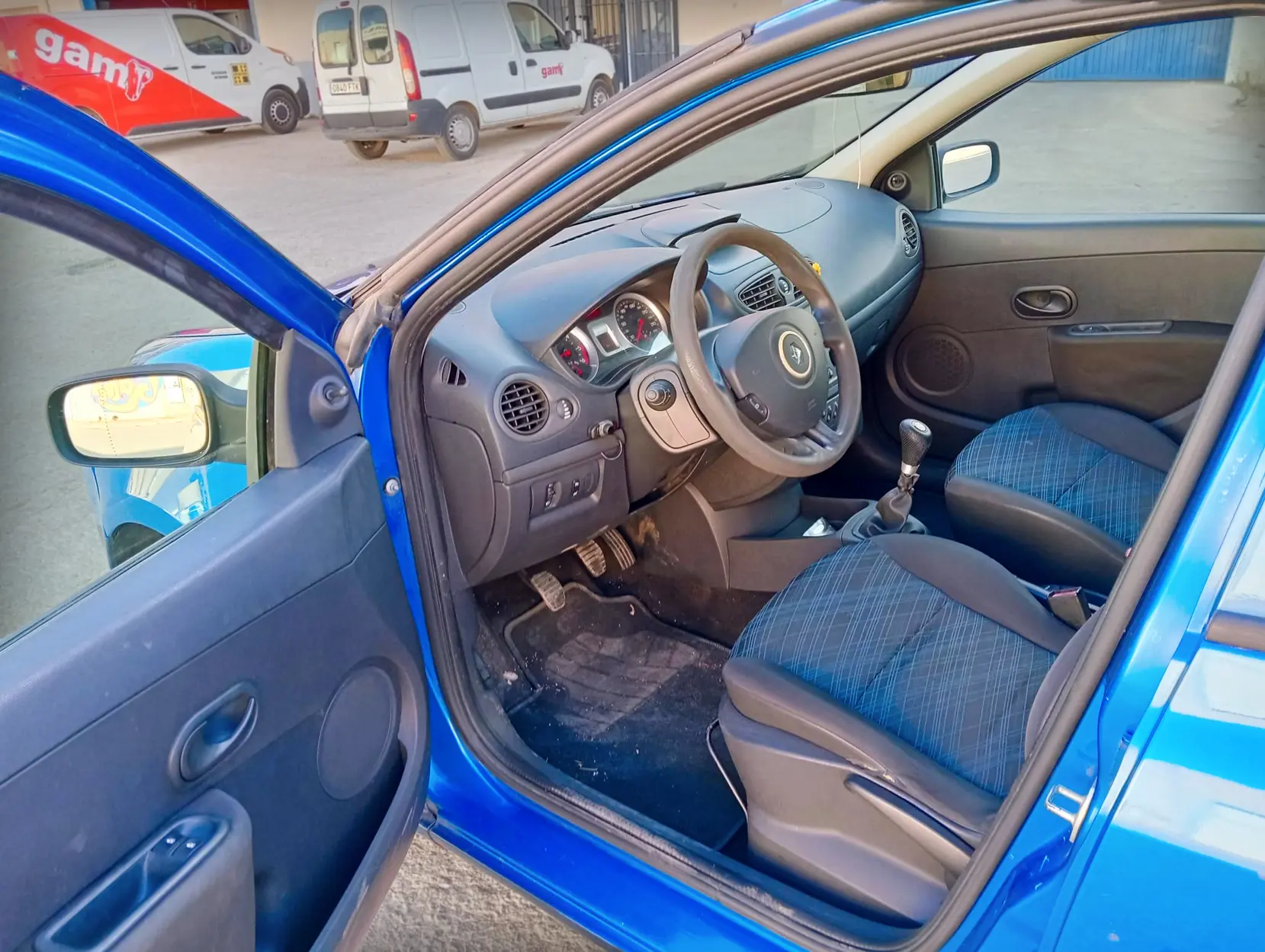 RENAULT CLIO 1.5 D - Miniatura 6