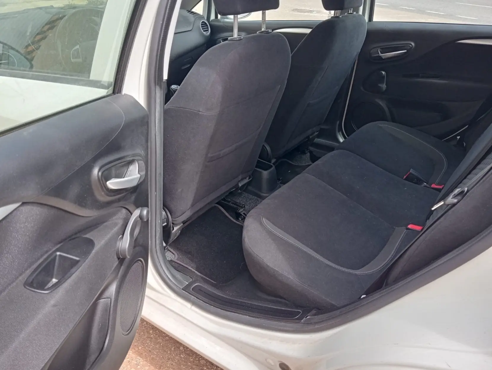 FIAT PUNTO 1.3D - Miniatura 8
