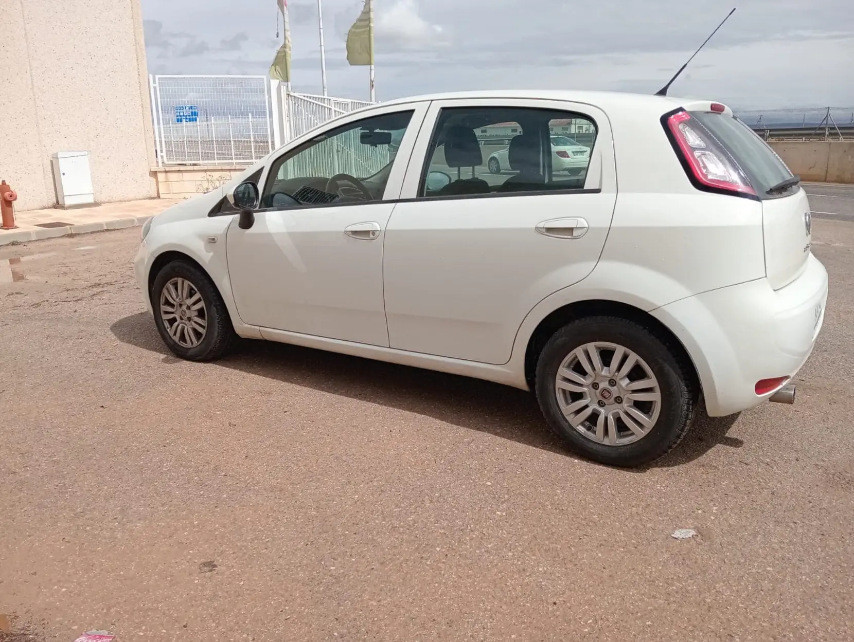 FIAT PUNTO 1.3D - Miniatura 5