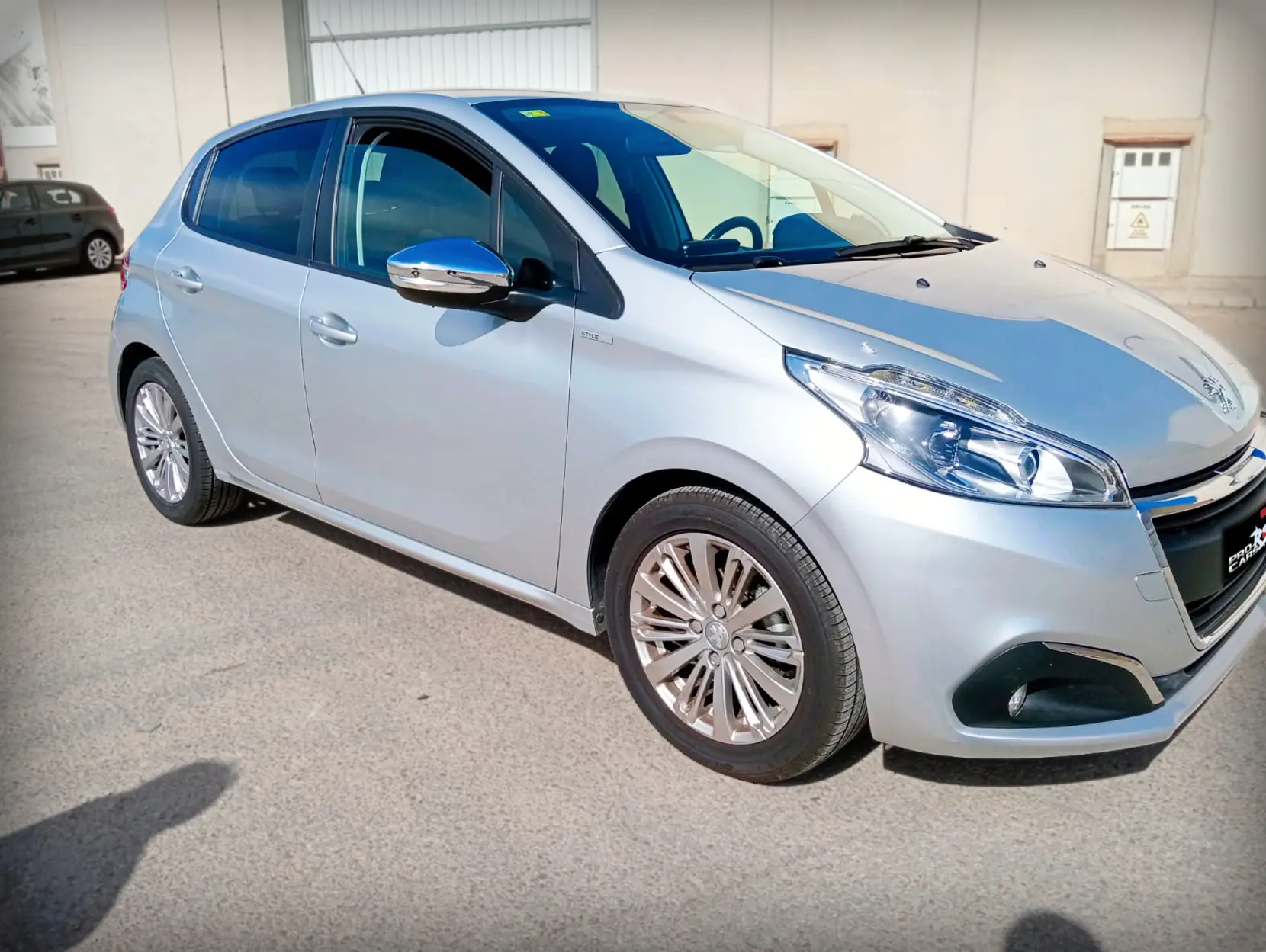 PEUGEOT 208 1.6 HDI - Foto 1
