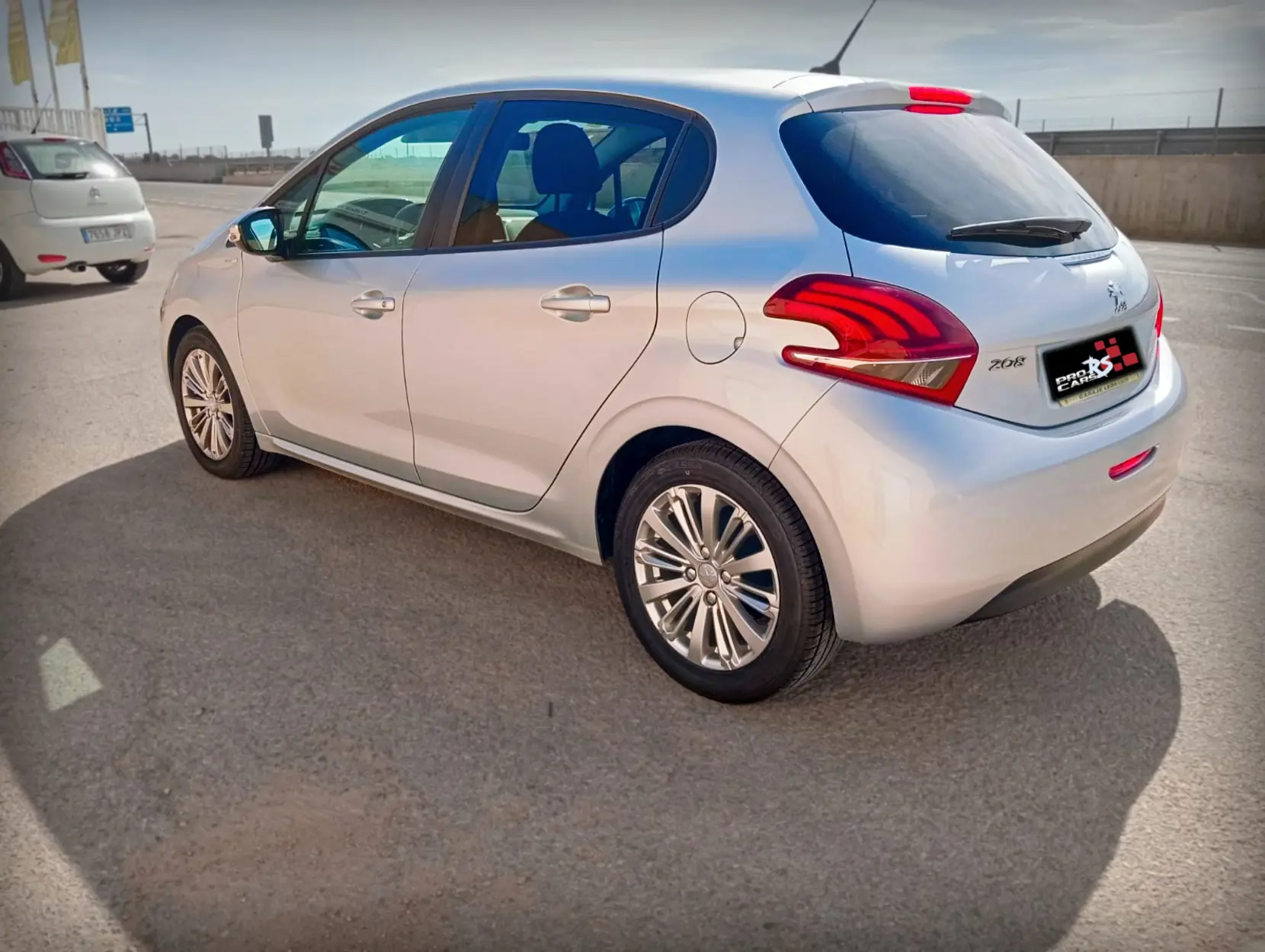 PEUGEOT 208 1.6 HDI - Miniatura 4