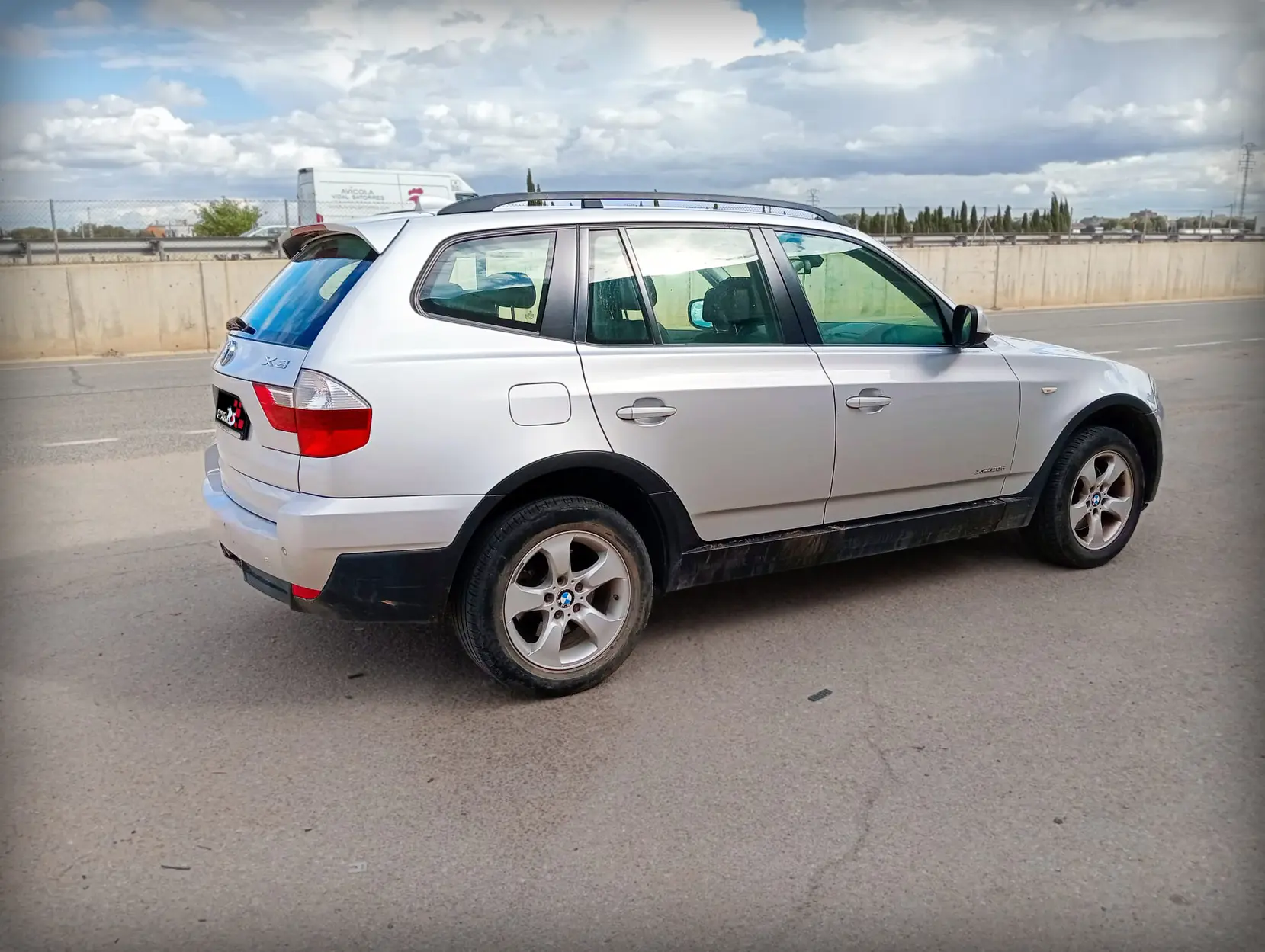 BMW X-3 2.0 - Miniatura 3