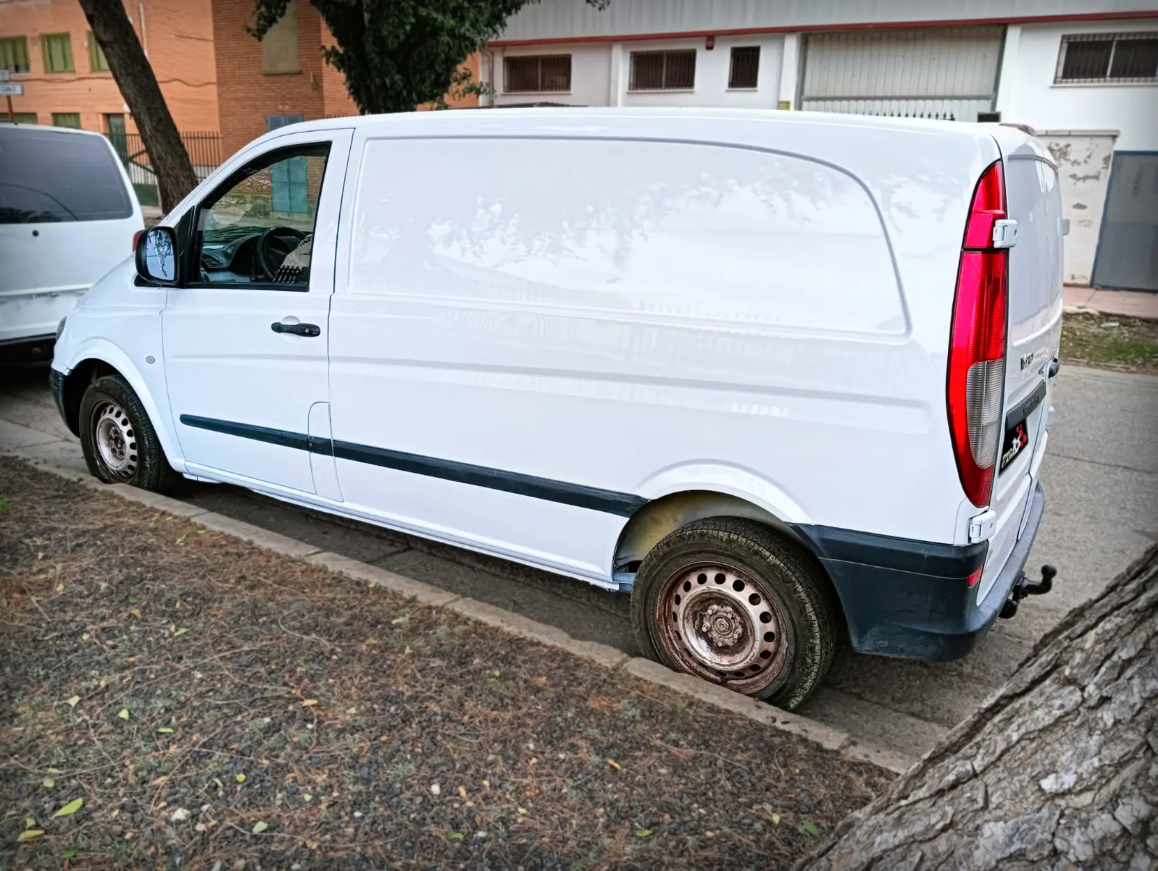 MERCEDES VITO 109 2.1 D FGO - Miniatura 3