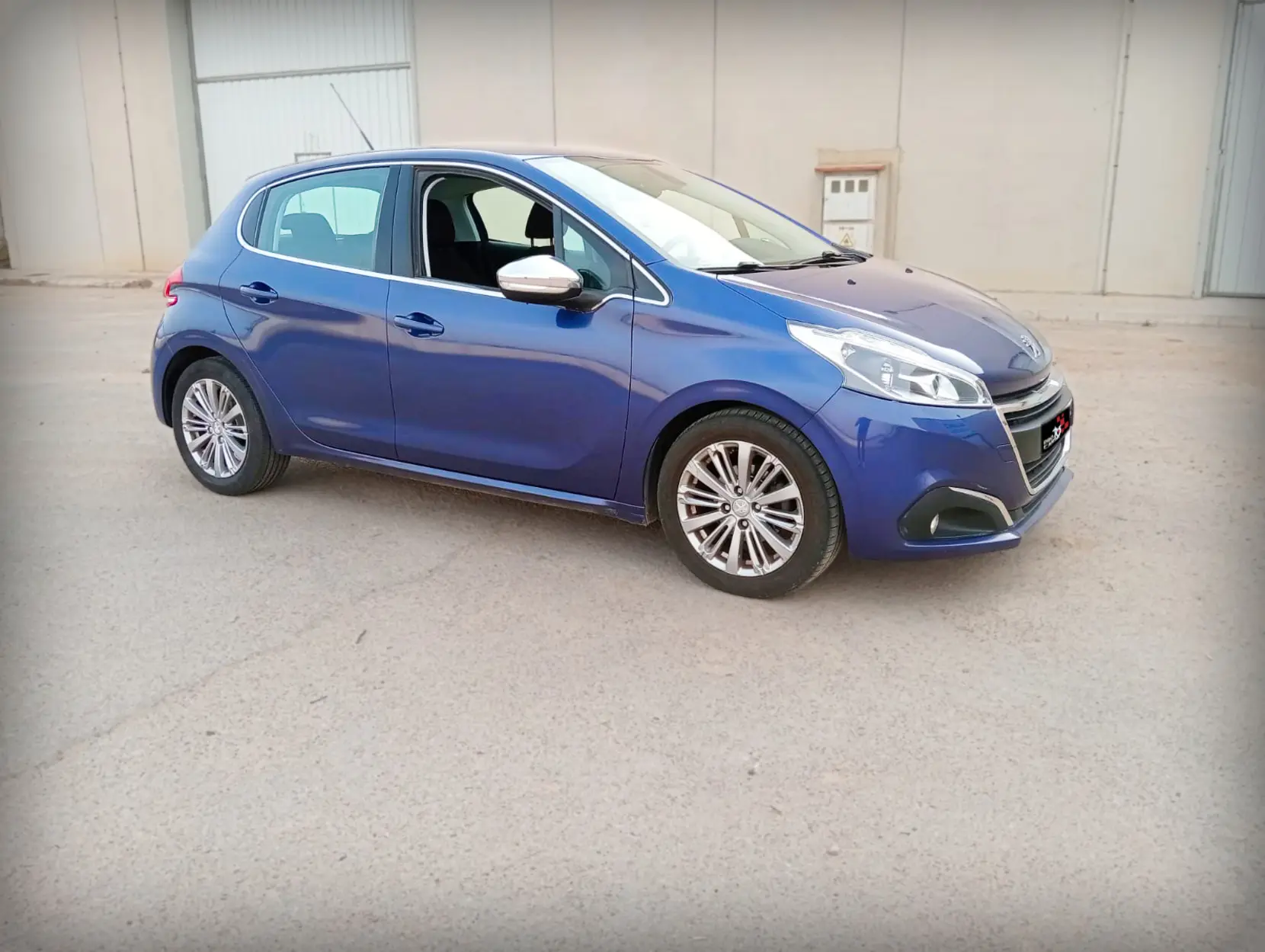 PEUGEOT 208 1.6 HDI - Miniatura 3