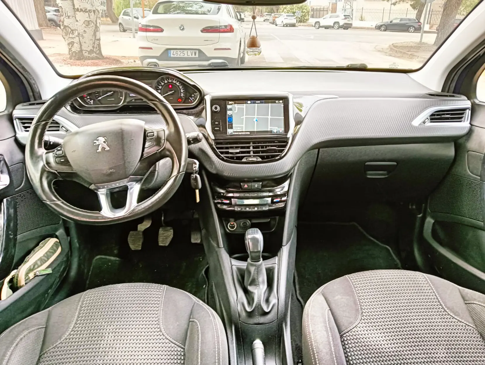 PEUGEOT 208 1.6 HDI - Miniatura 8