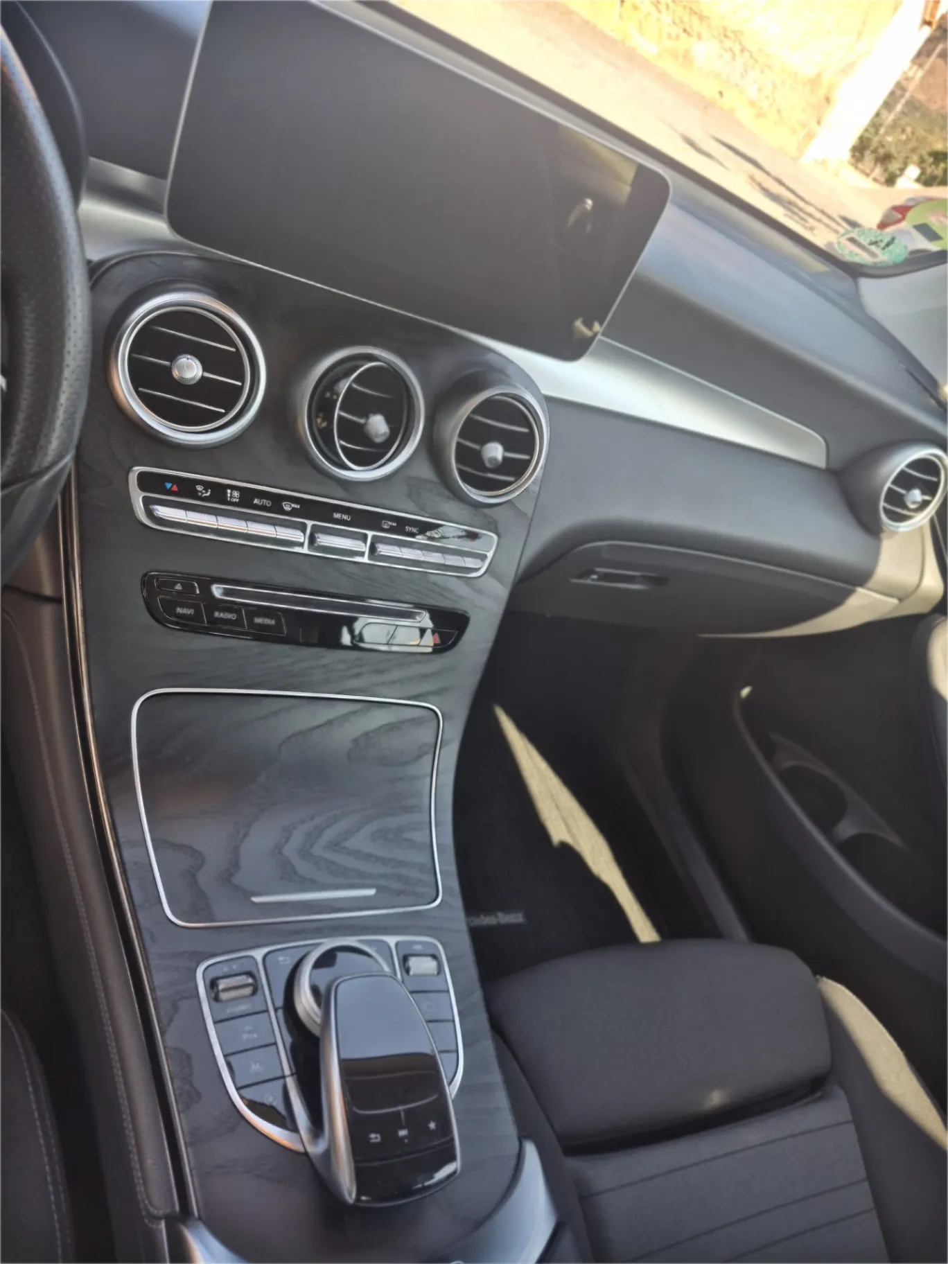 Mercedes-Benz GLC 220 d 4MATIC - Miniatura 11