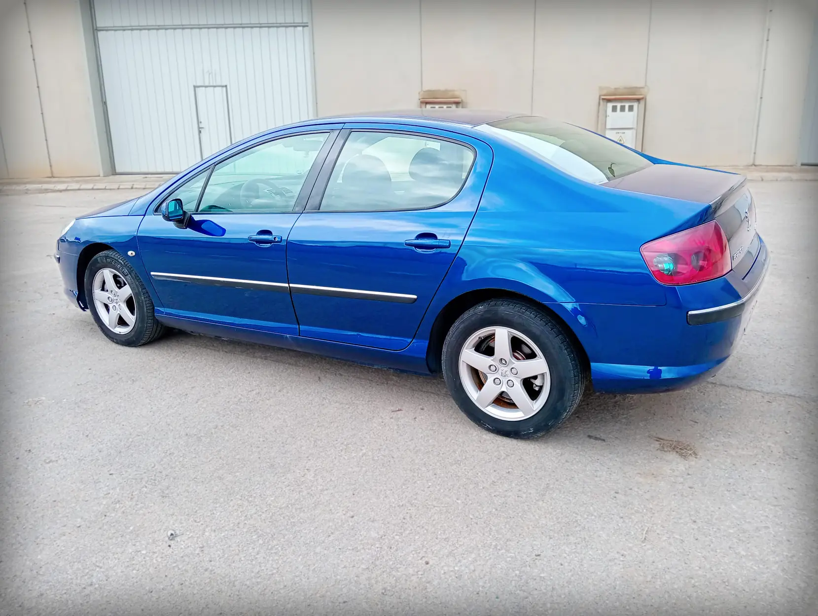 PEUGEOT 407 2.0 HDI - Miniatura 3