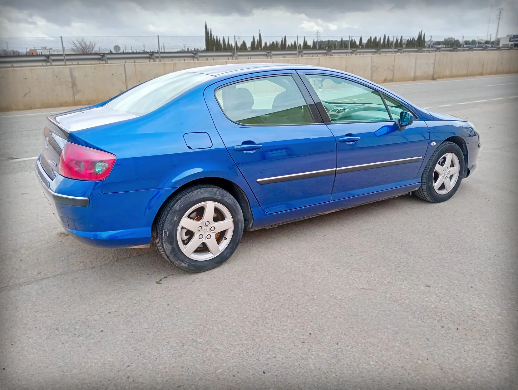 PEUGEOT 407 2.0 HDI - Miniatura 4