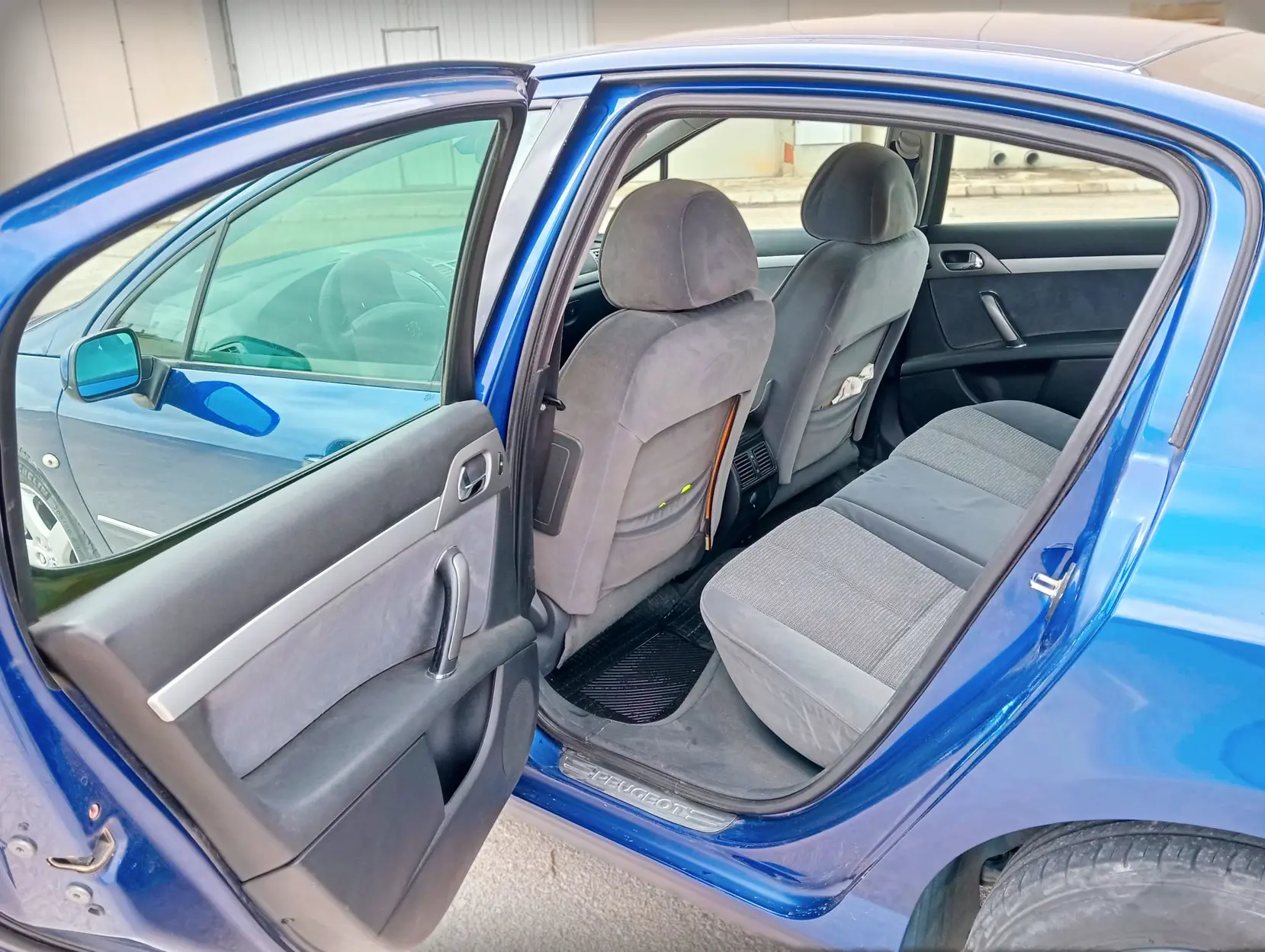 PEUGEOT 407 2.0 HDI - Miniatura 5