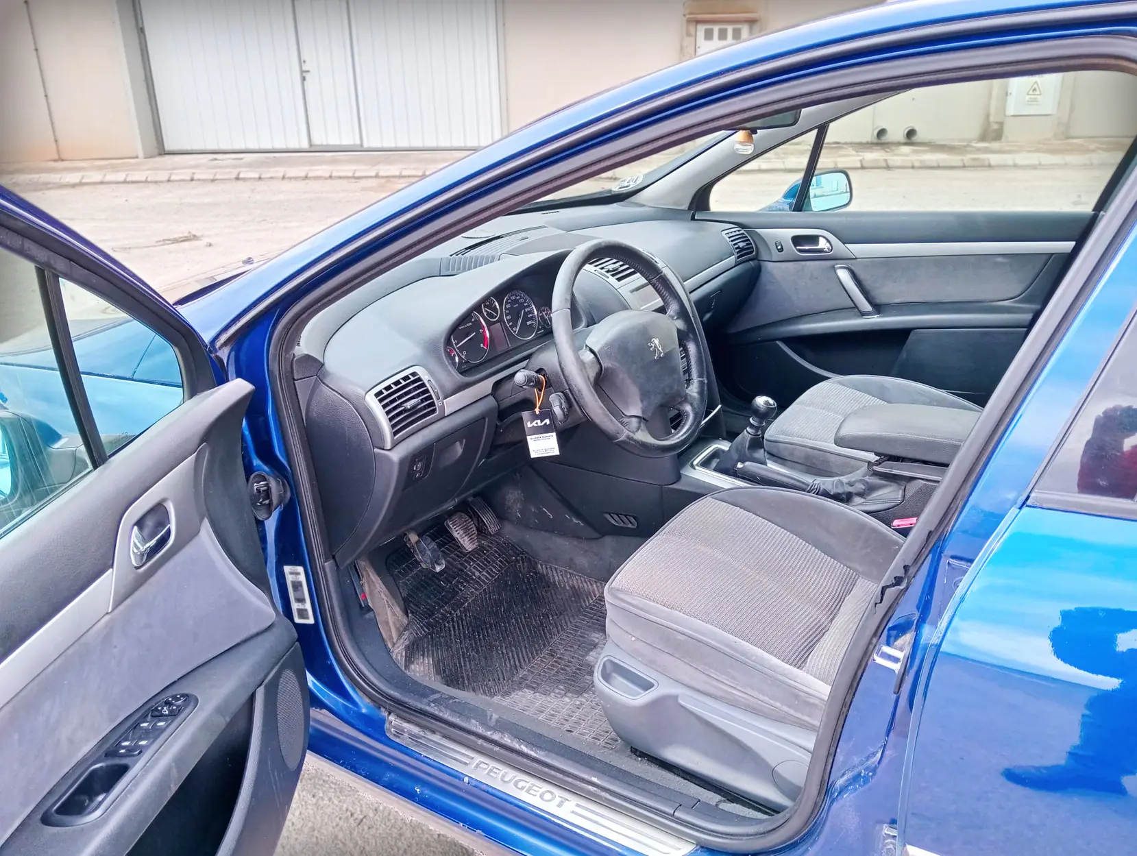 PEUGEOT 407 2.0 HDI - Miniatura 6