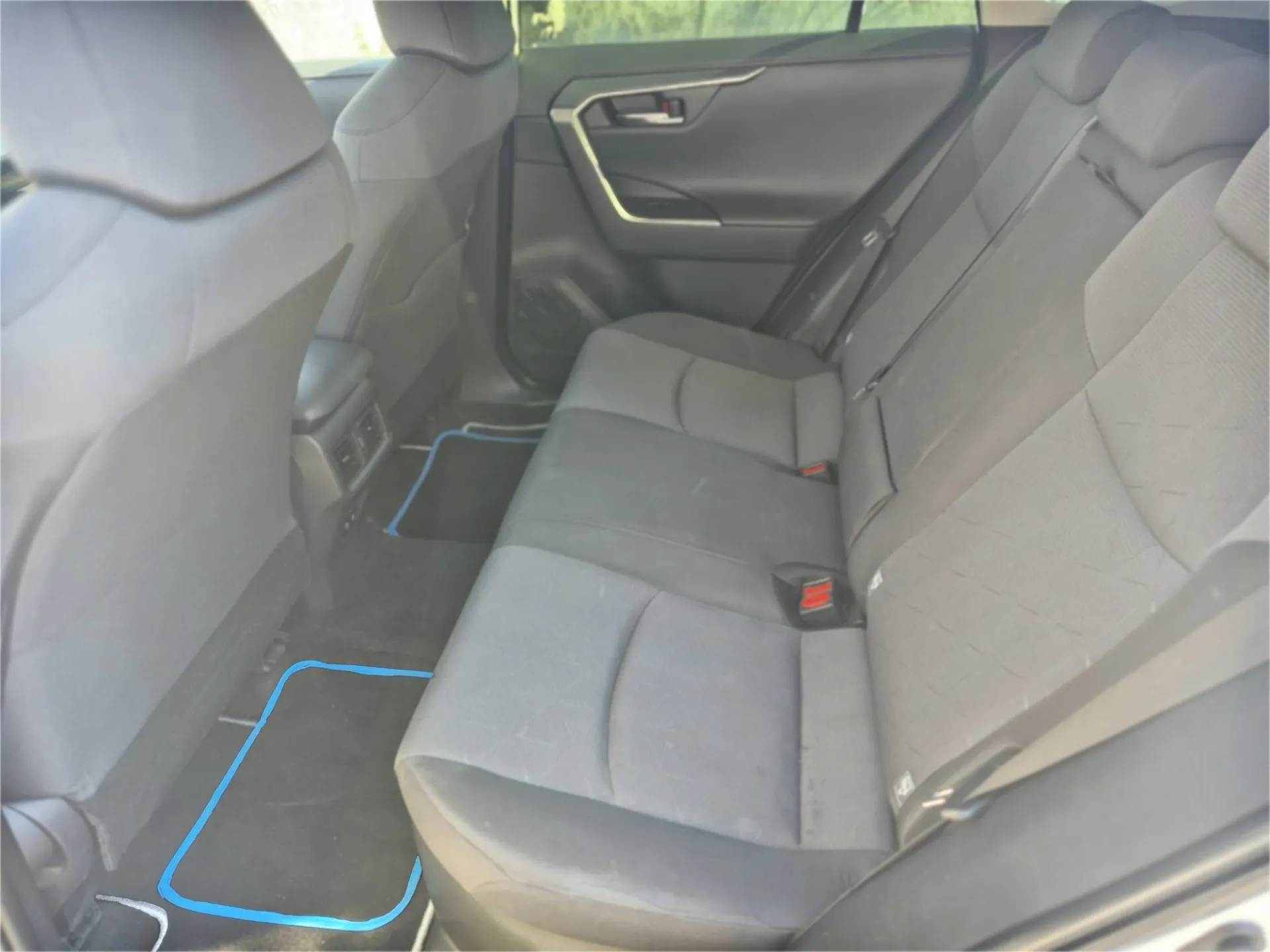 Toyota RAV4 gen 5 - Miniatura 6